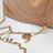 Kleine hellbraune Icons Schultertasche mit Kette