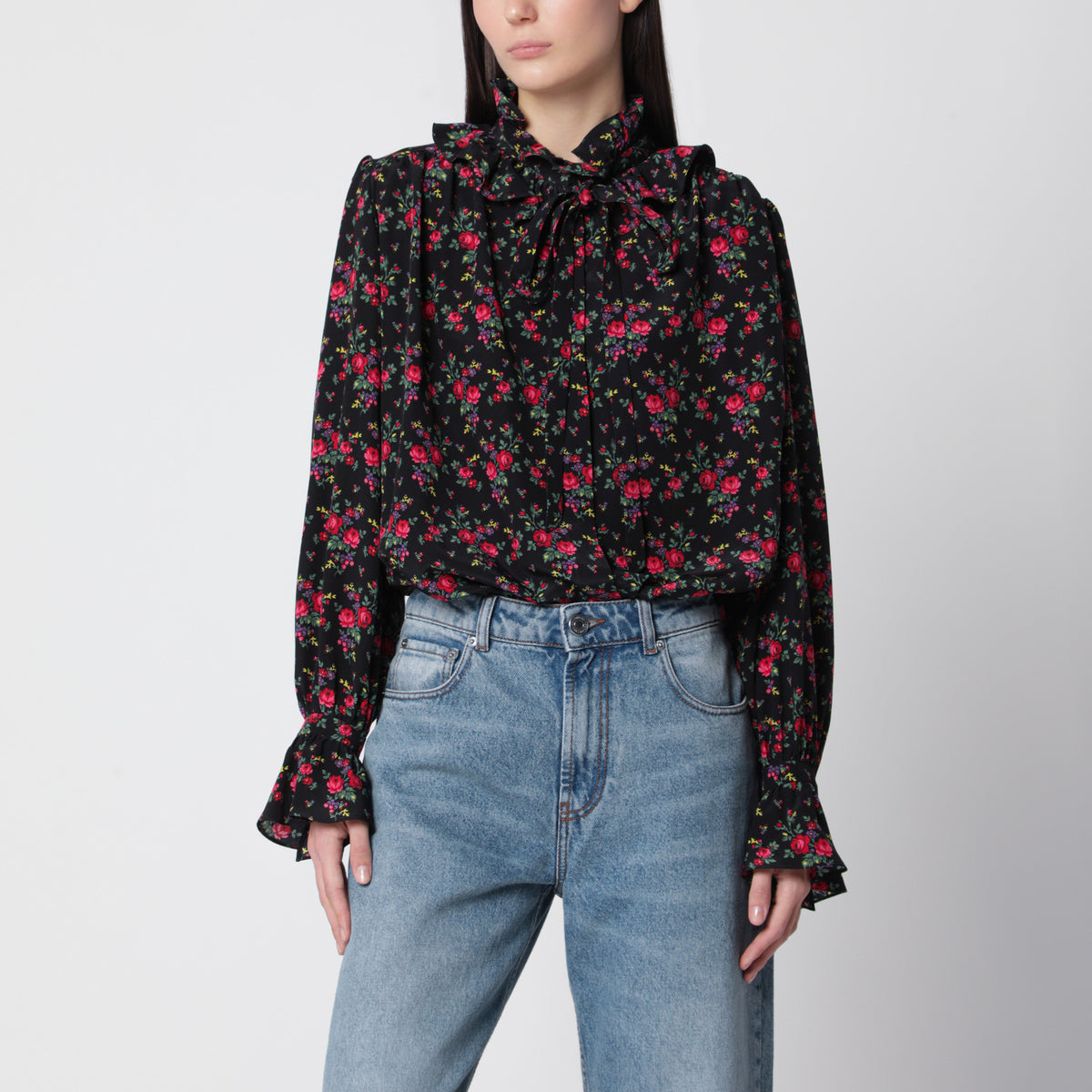 Schwarze Bluse mit Volants aus Seide mit Blumenprint
