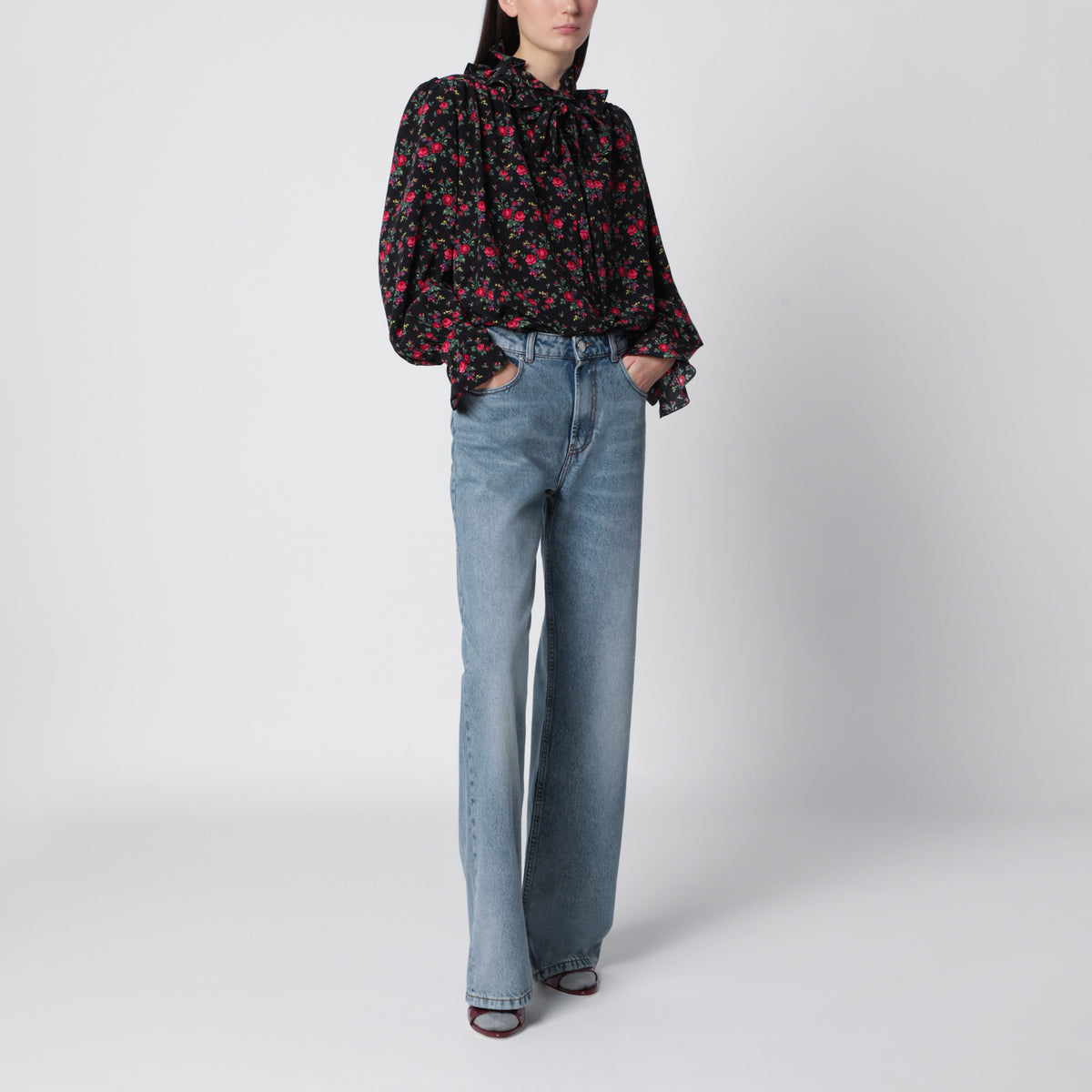 Schwarze Bluse mit Volants aus Seide mit Blumenprint
