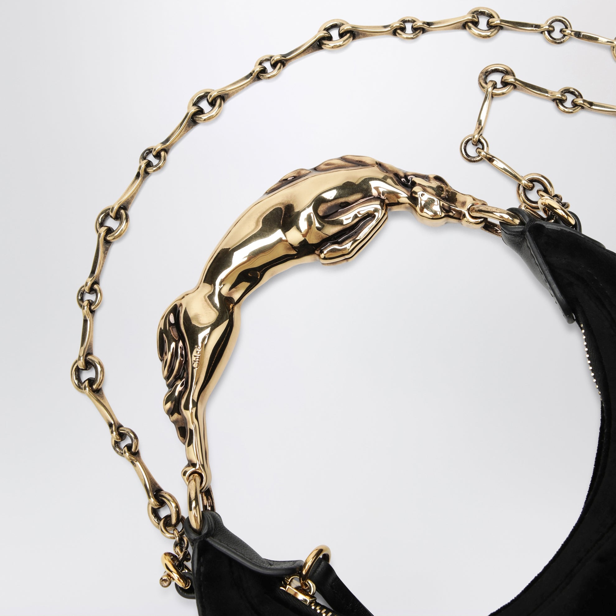 Sac hobo noir en daim avec poignée sculpturale