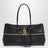 Paddington Sling große schwarze Lammledertasche