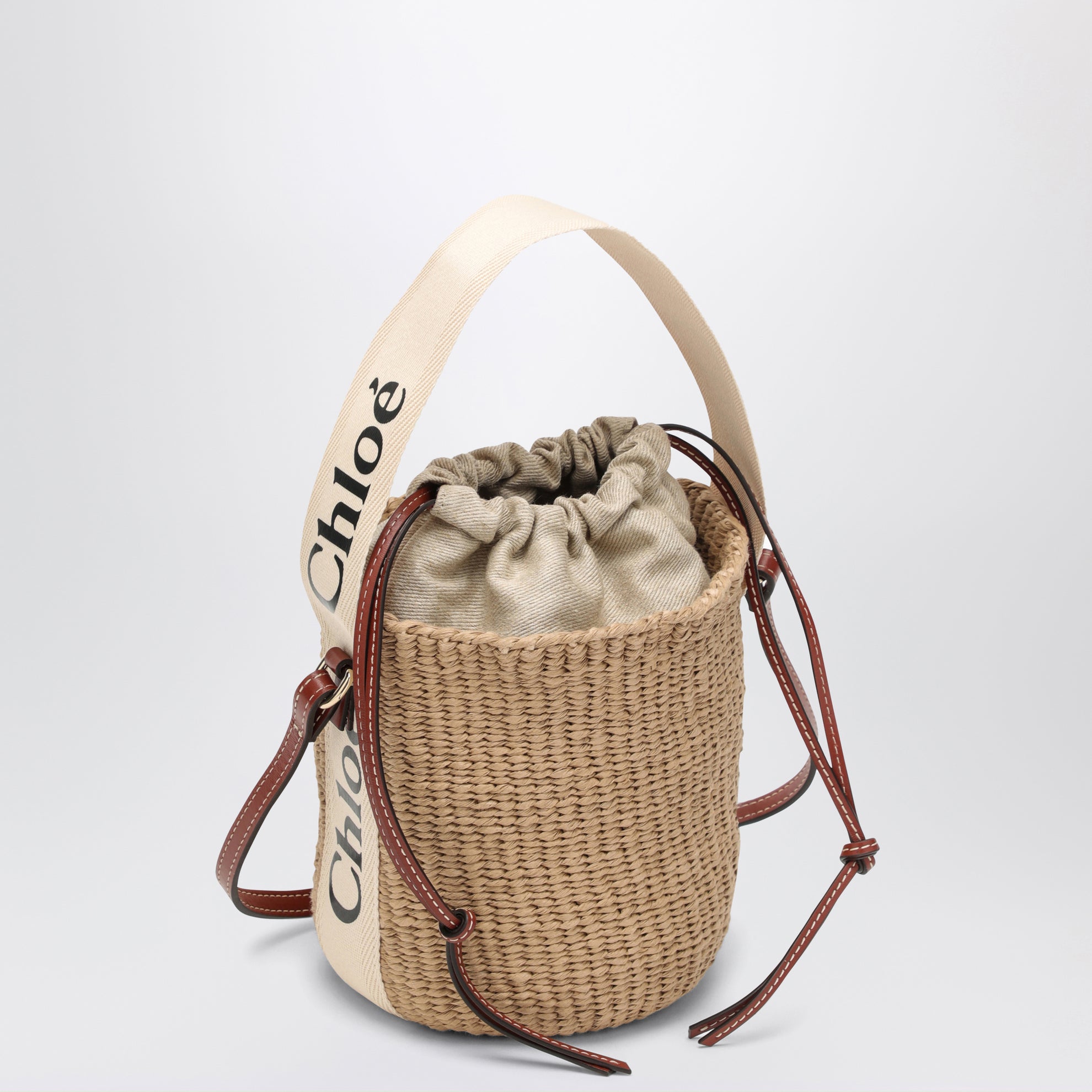 Kleine Bucket Bag Woody aus Raffia-Bast
