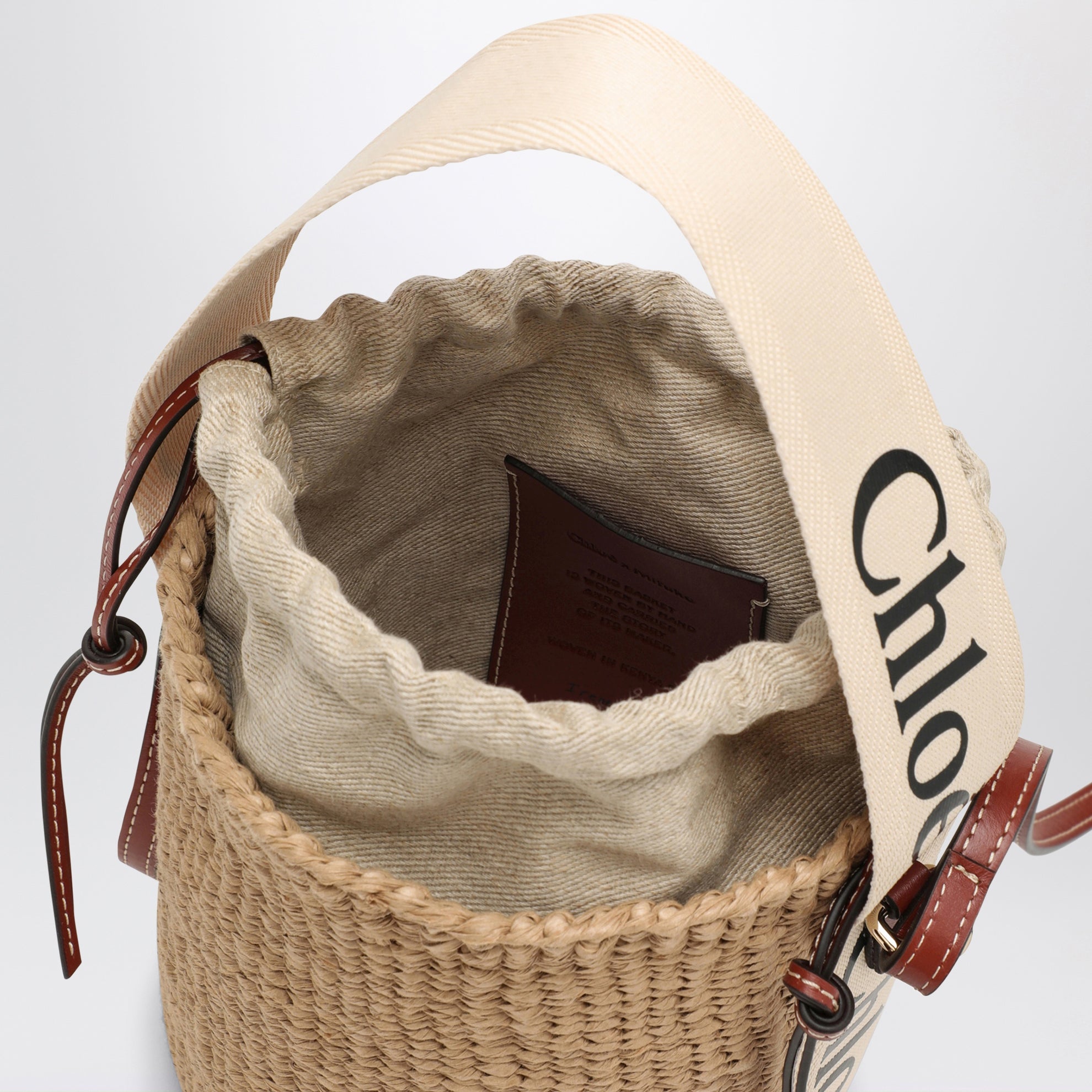Kleine Bucket Bag Woody aus Raffia-Bast