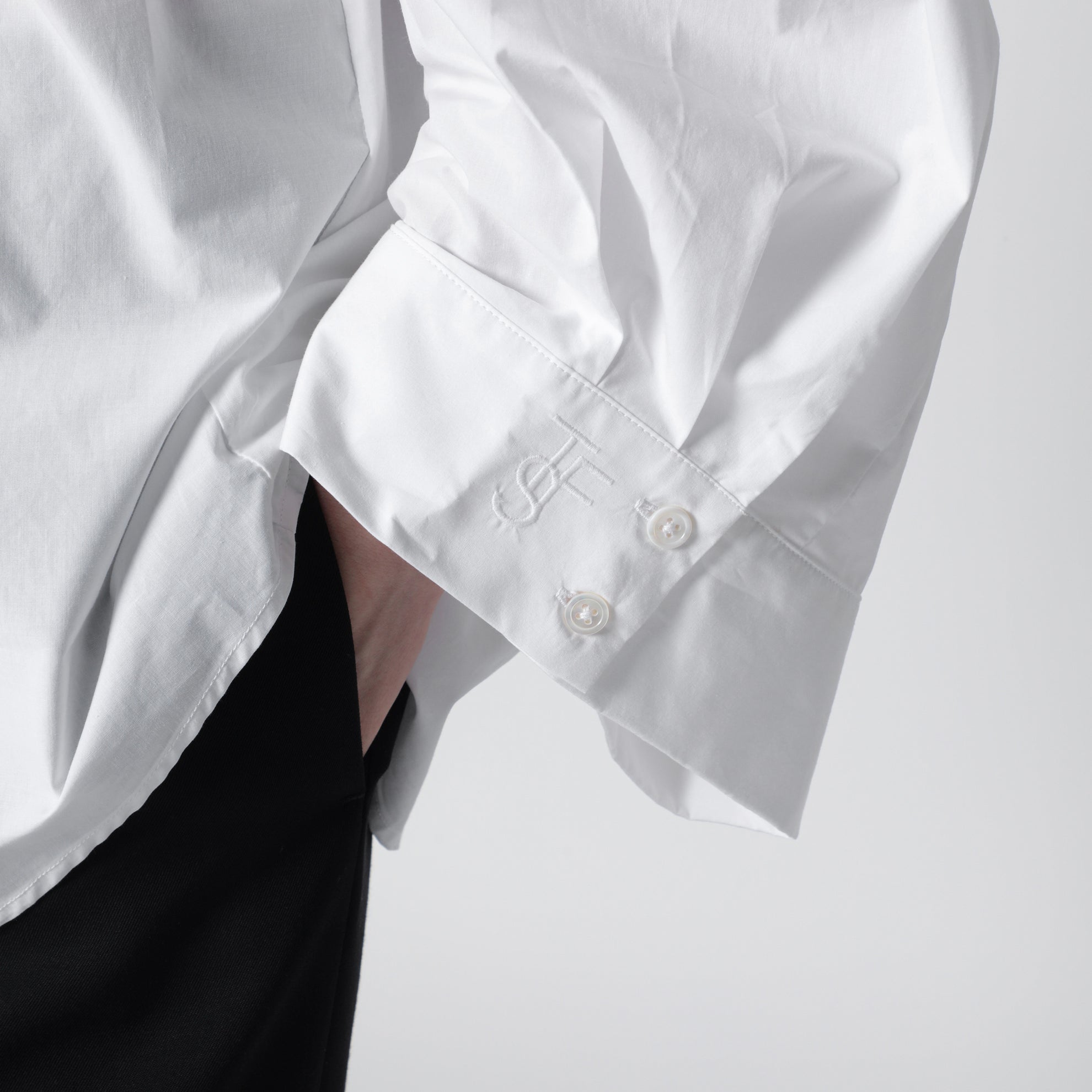 Tila wide-sleeve organic cotton shirt in white