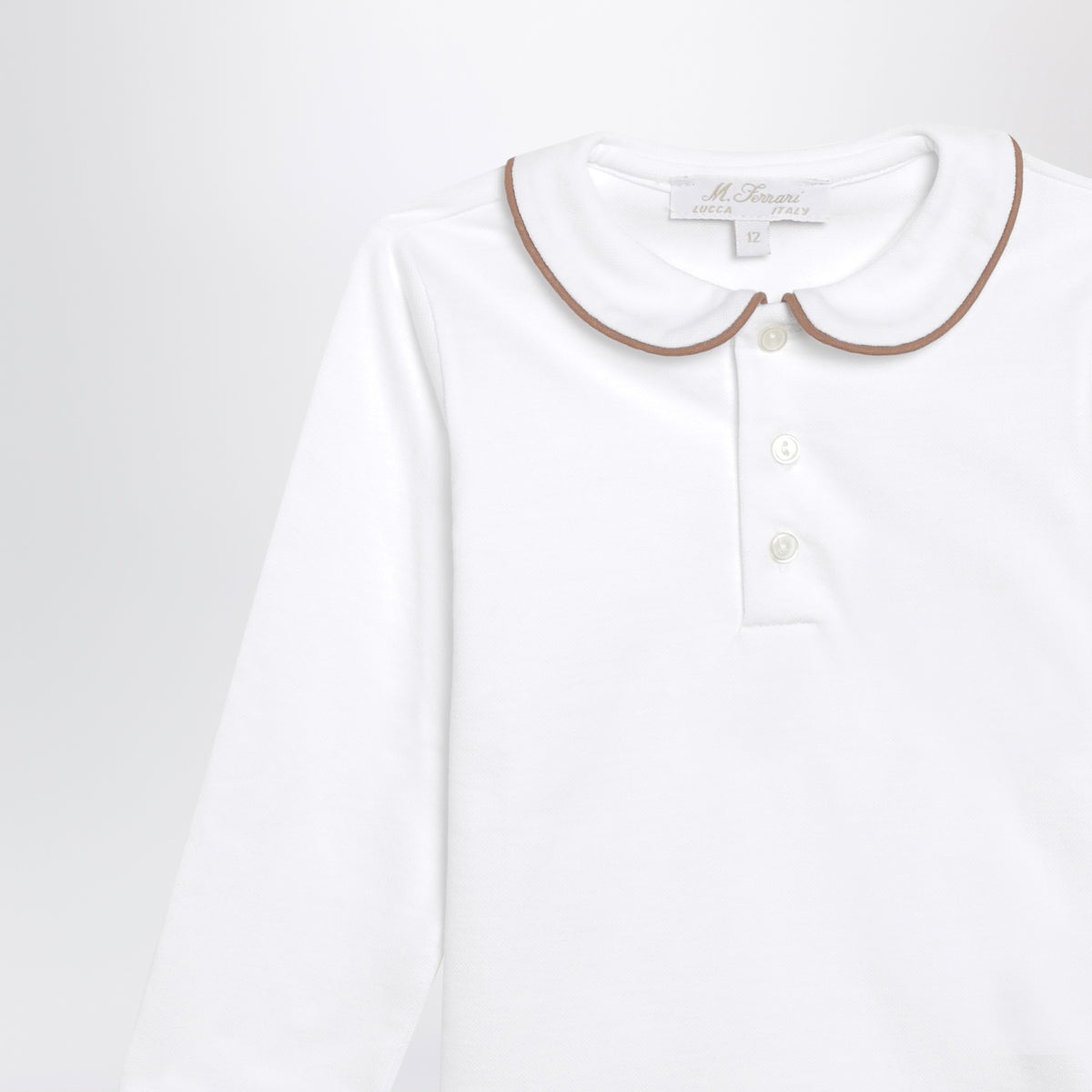 Weißes Langarm-Poloshirt mit brauner Einfassung