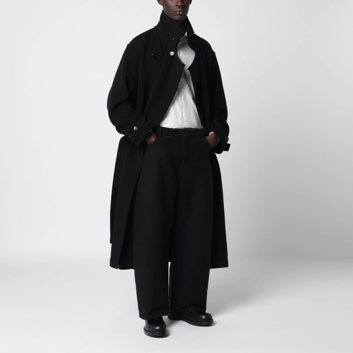 Cappotto con cintura nero in lana