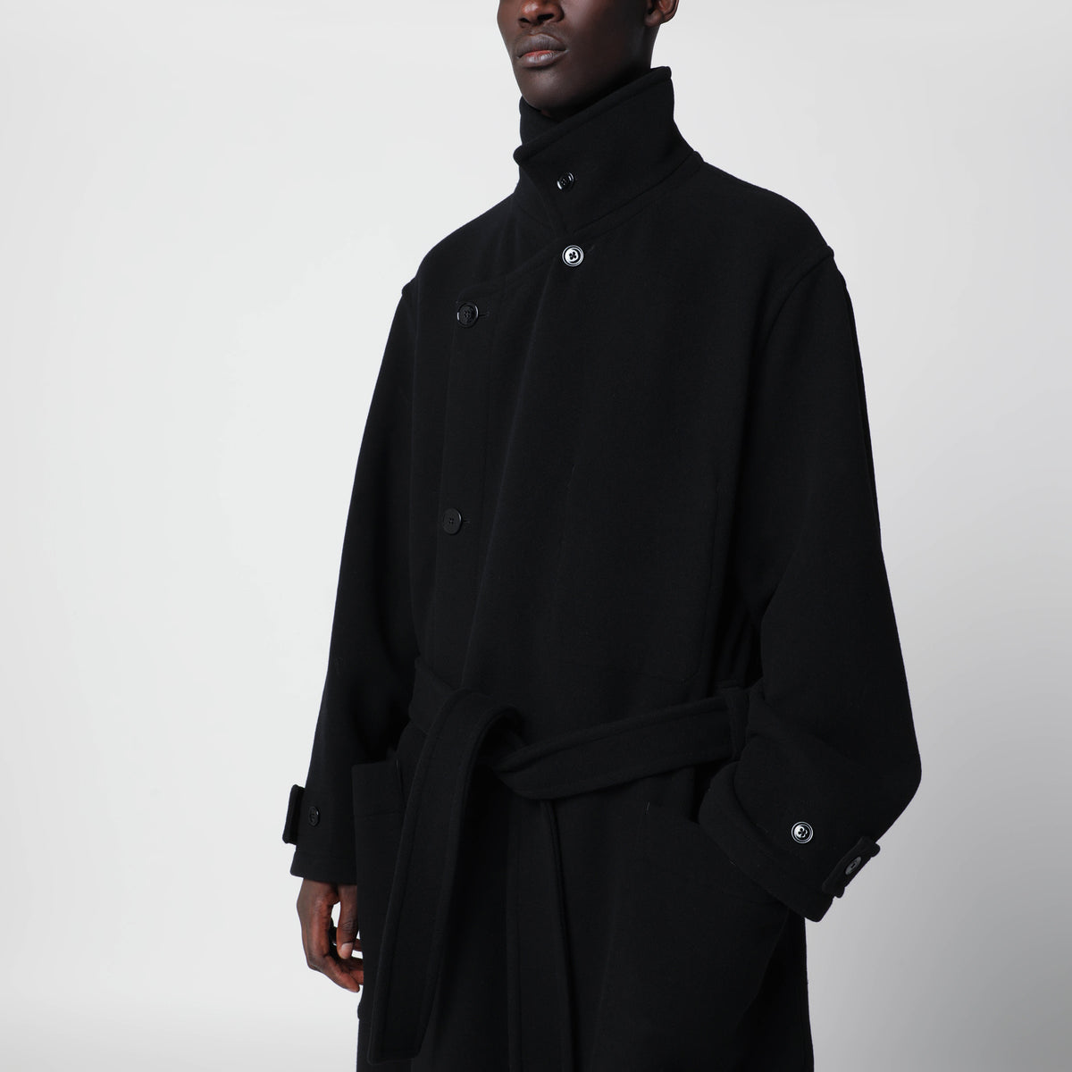 Cappotto con cintura nero in lana