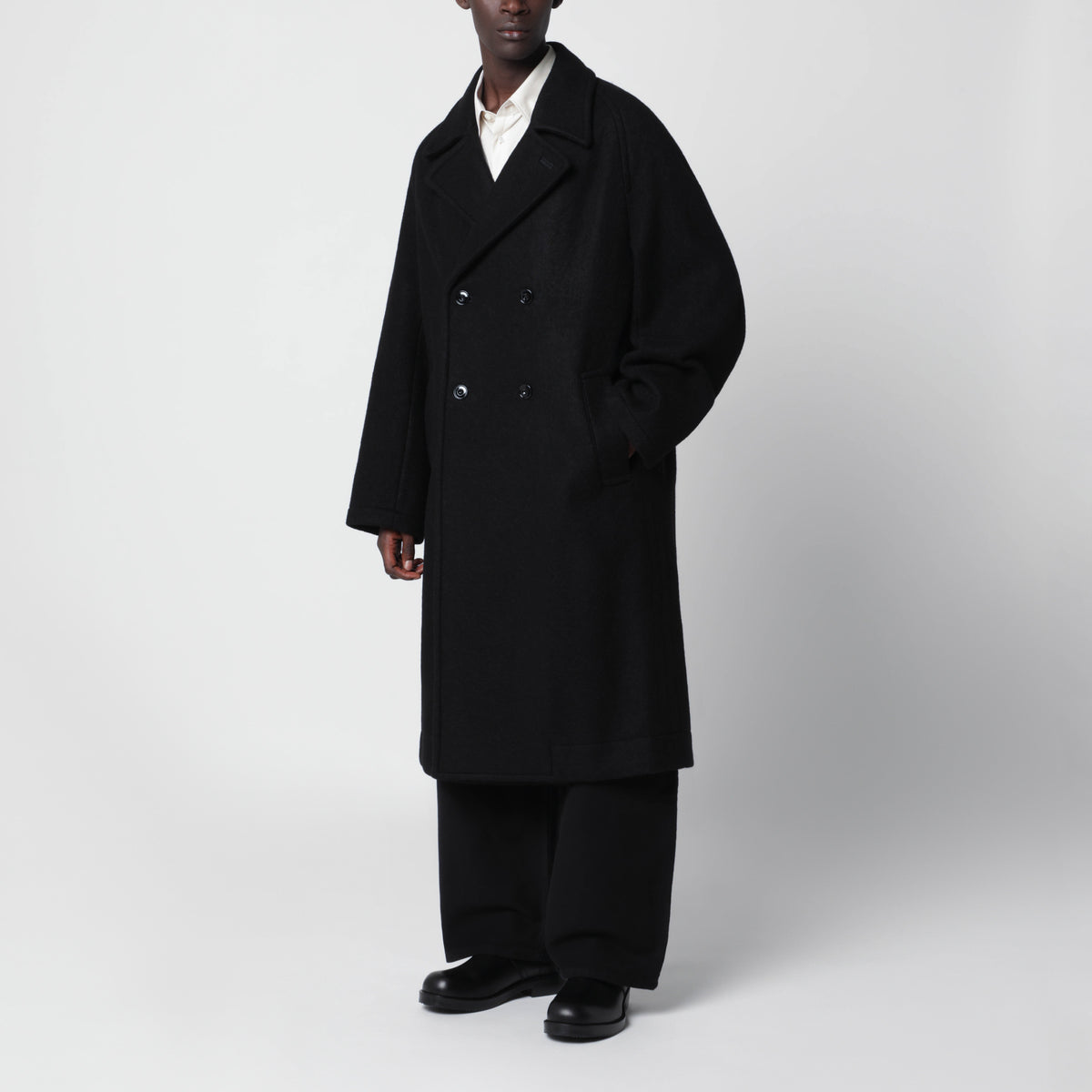 Black double-breasted coat in wool and alpaca