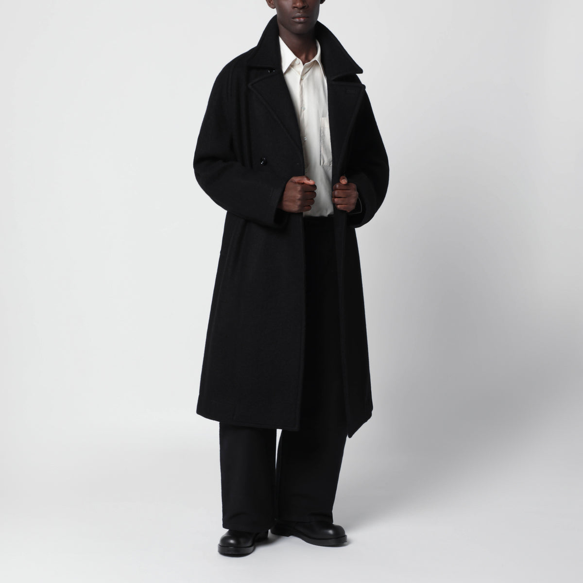 Black double-breasted coat in wool and alpaca
