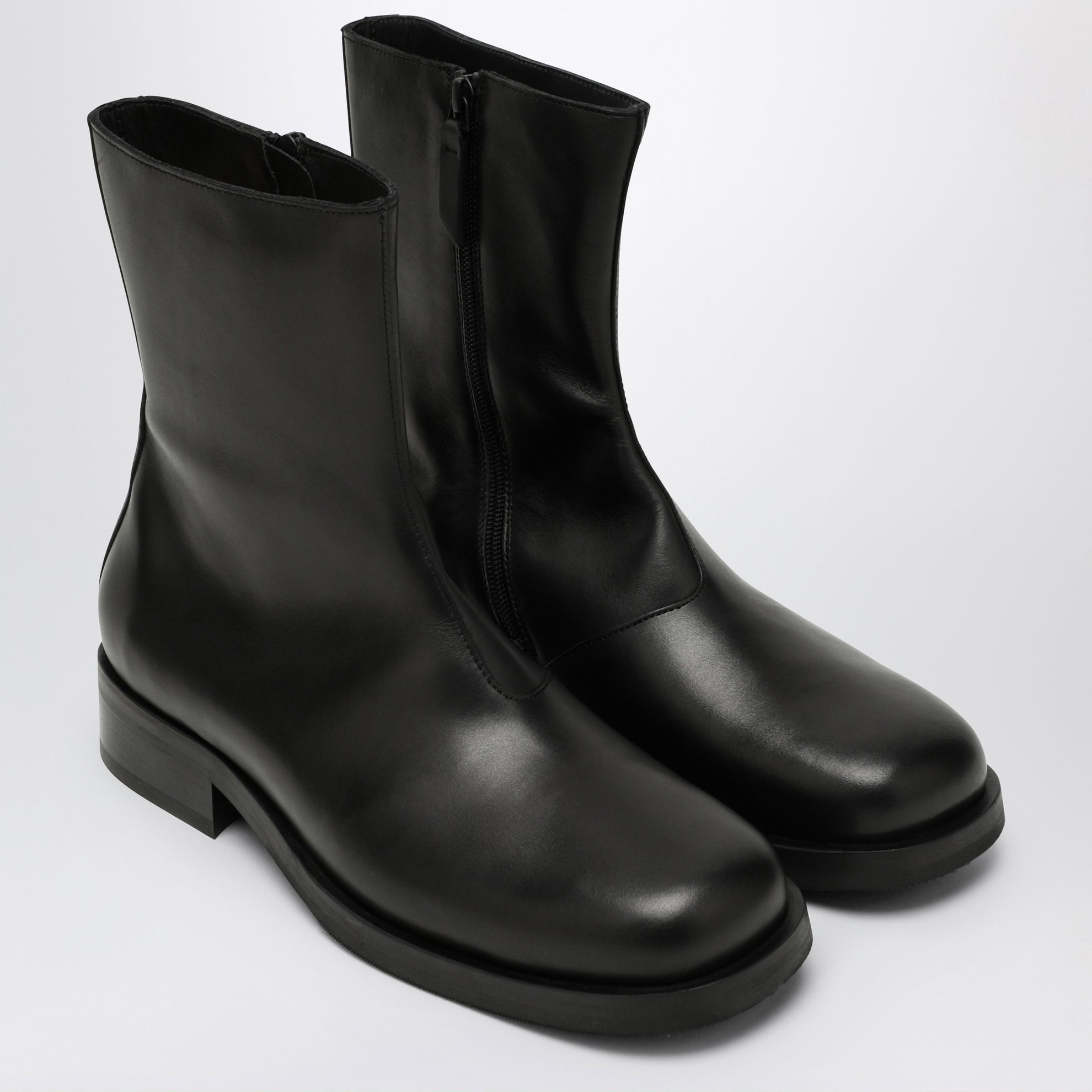 Stivaletto nero in pelle