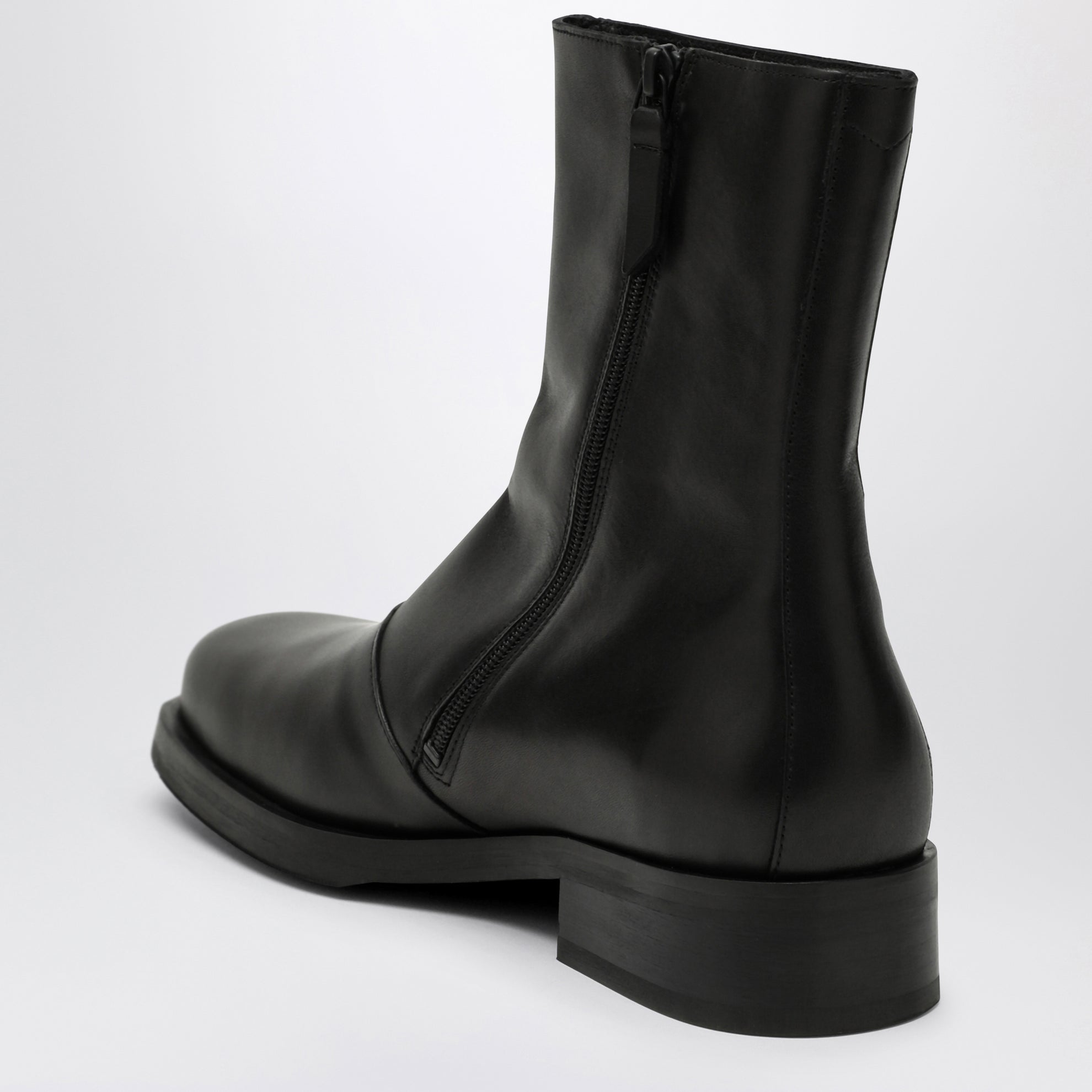Stivaletto nero in pelle