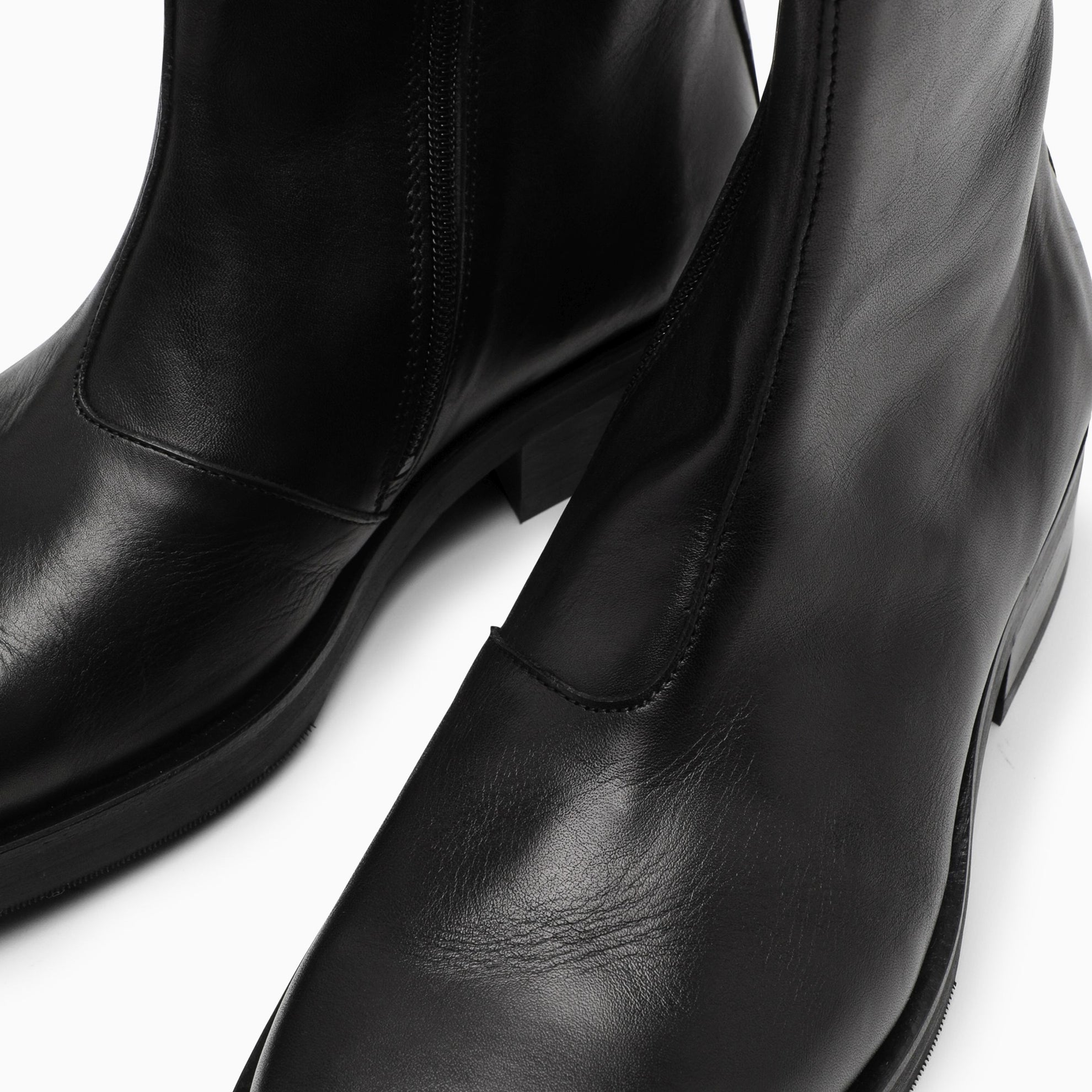 Stivaletto nero in pelle