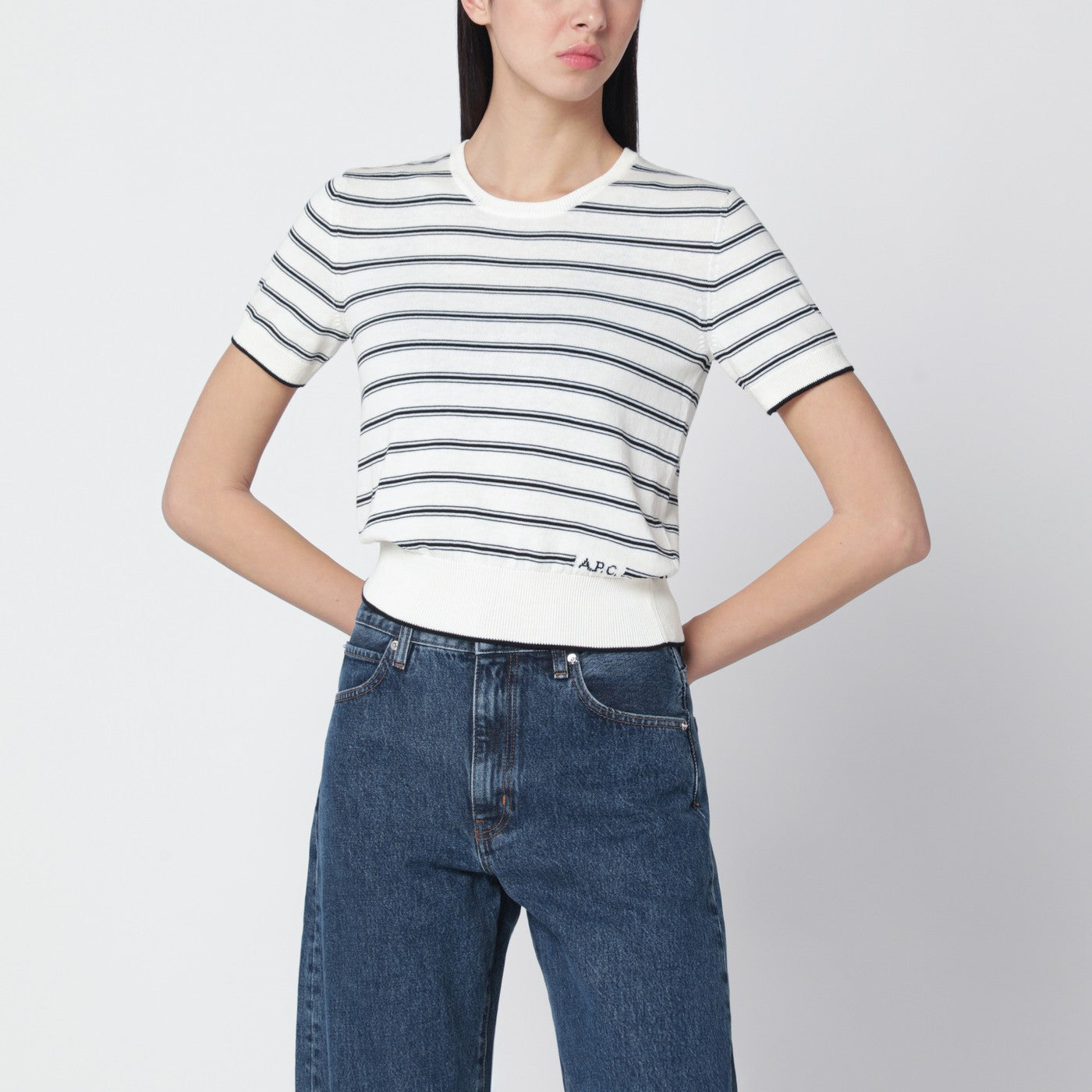 Maglia bianca a righe écru/nera
