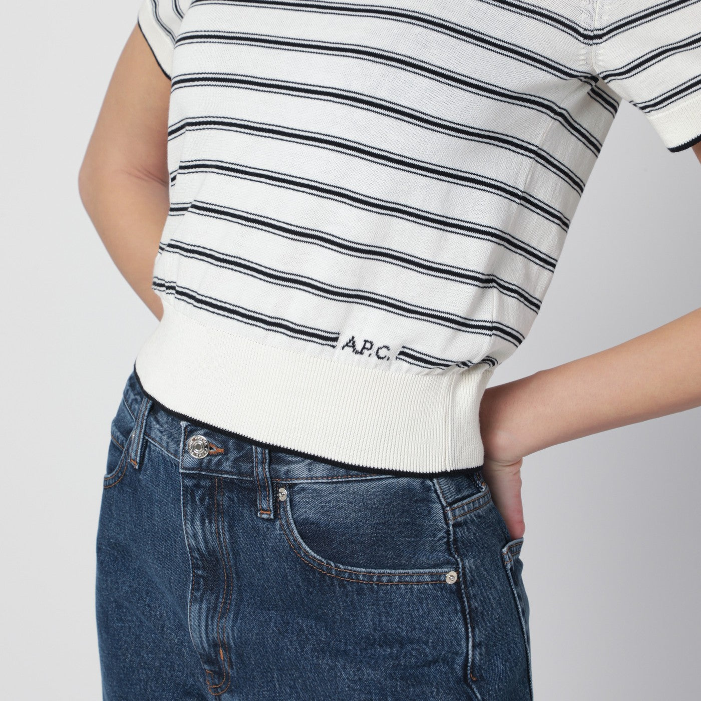 Maglia bianca a righe écru/nera