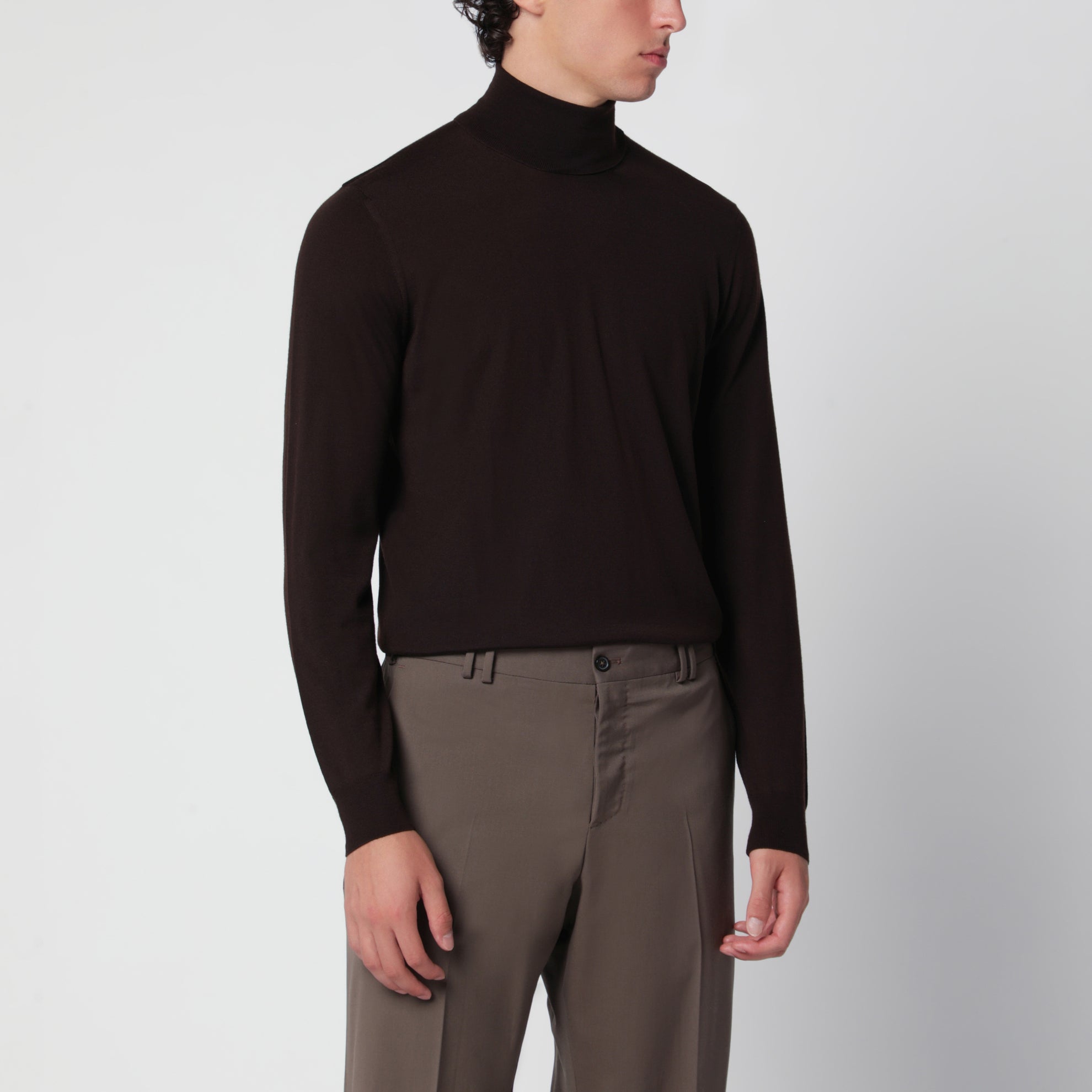 Brauner Rollkragenpullover aus Wolle