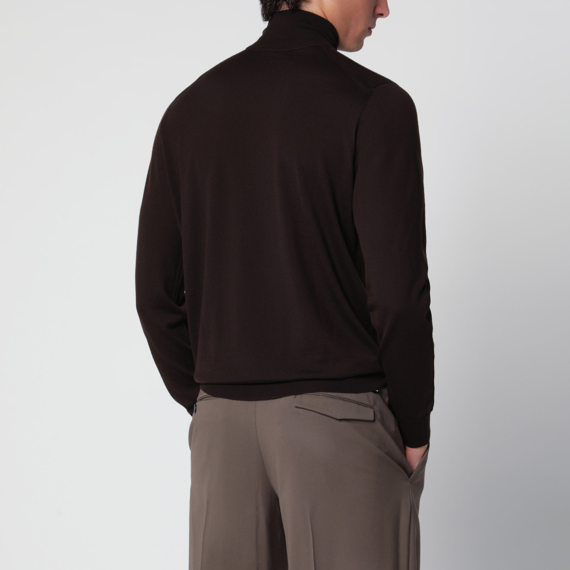 Brauner Rollkragenpullover aus Wolle
