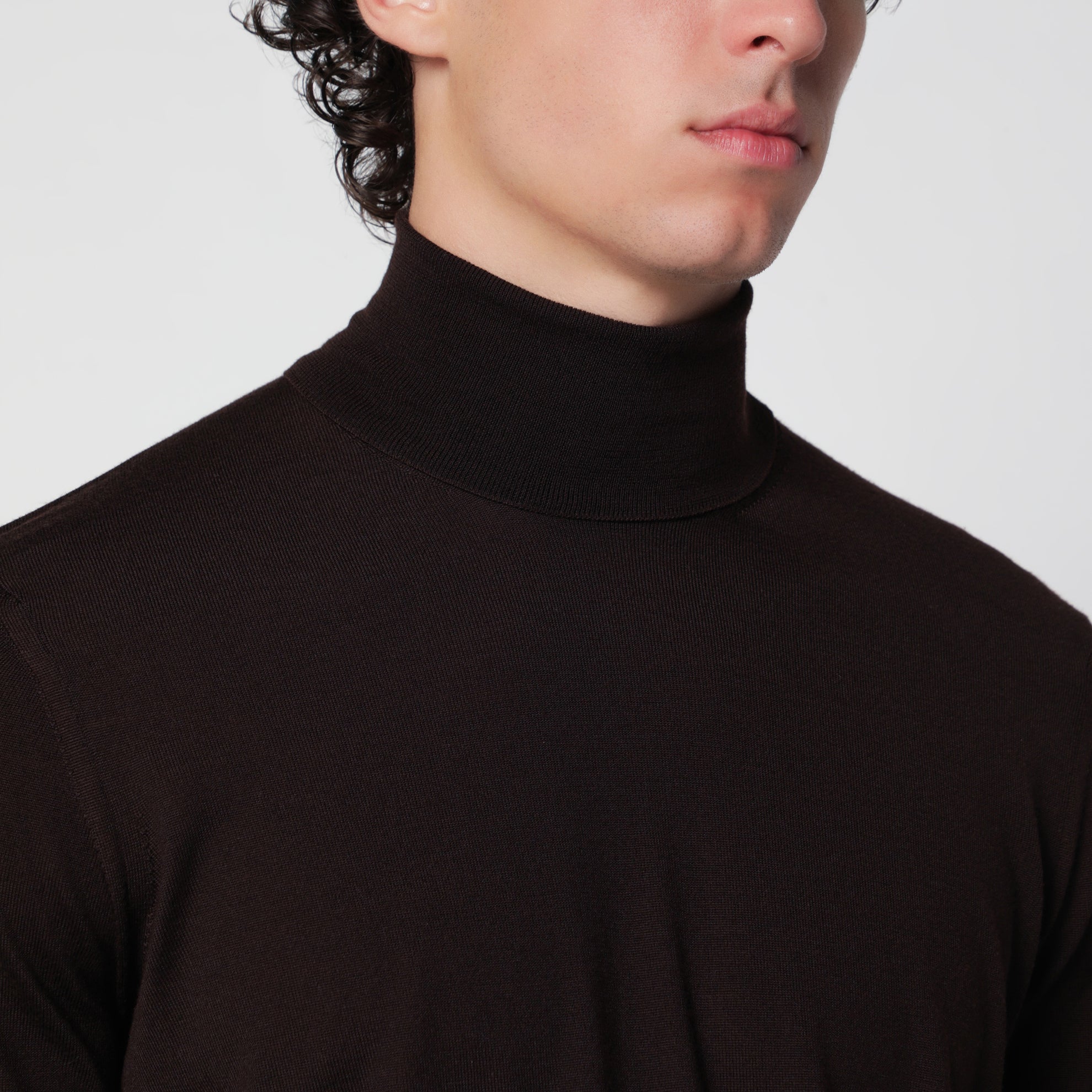 Brauner Rollkragenpullover aus Wolle