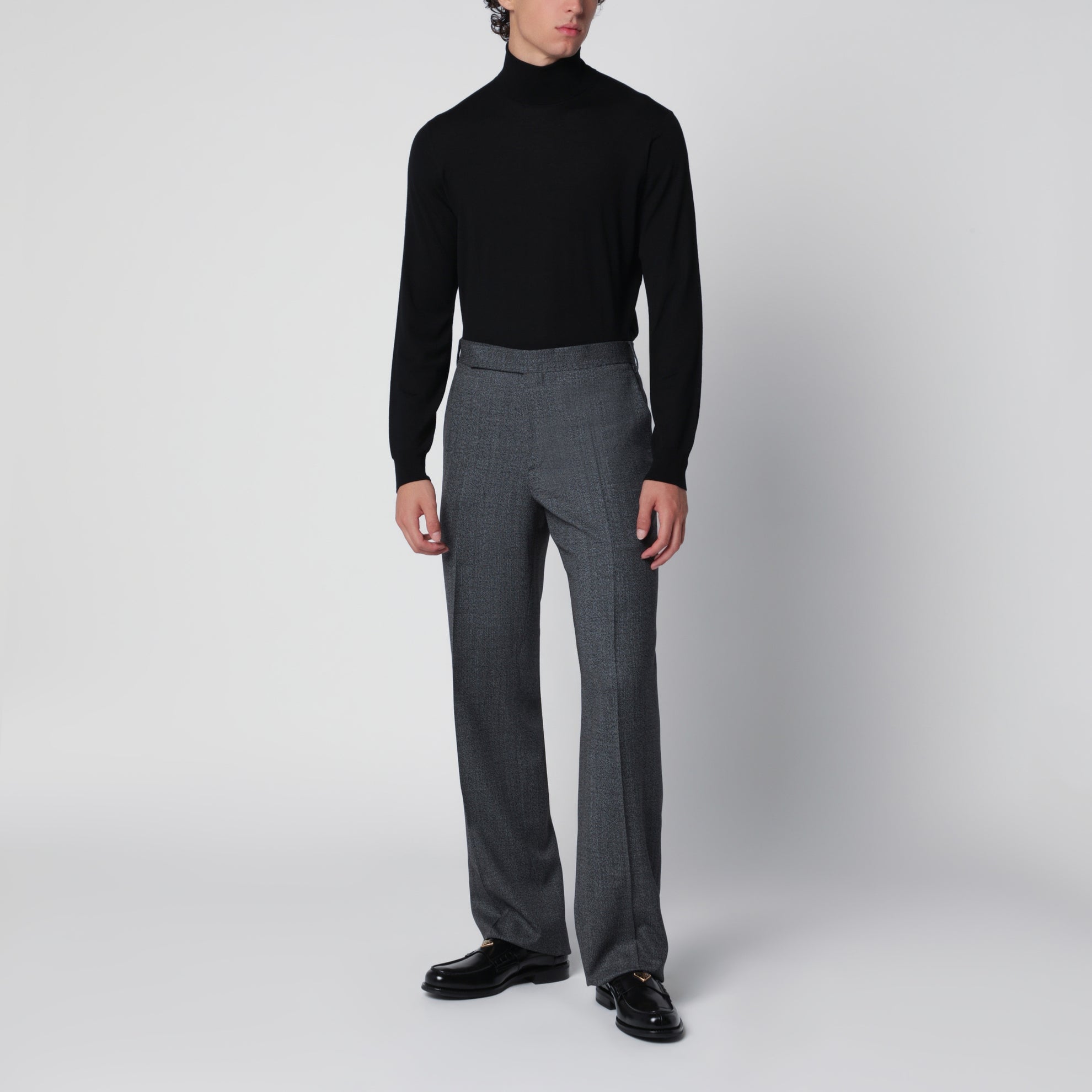 Schwarzer Rollkragenpullover aus Wolle