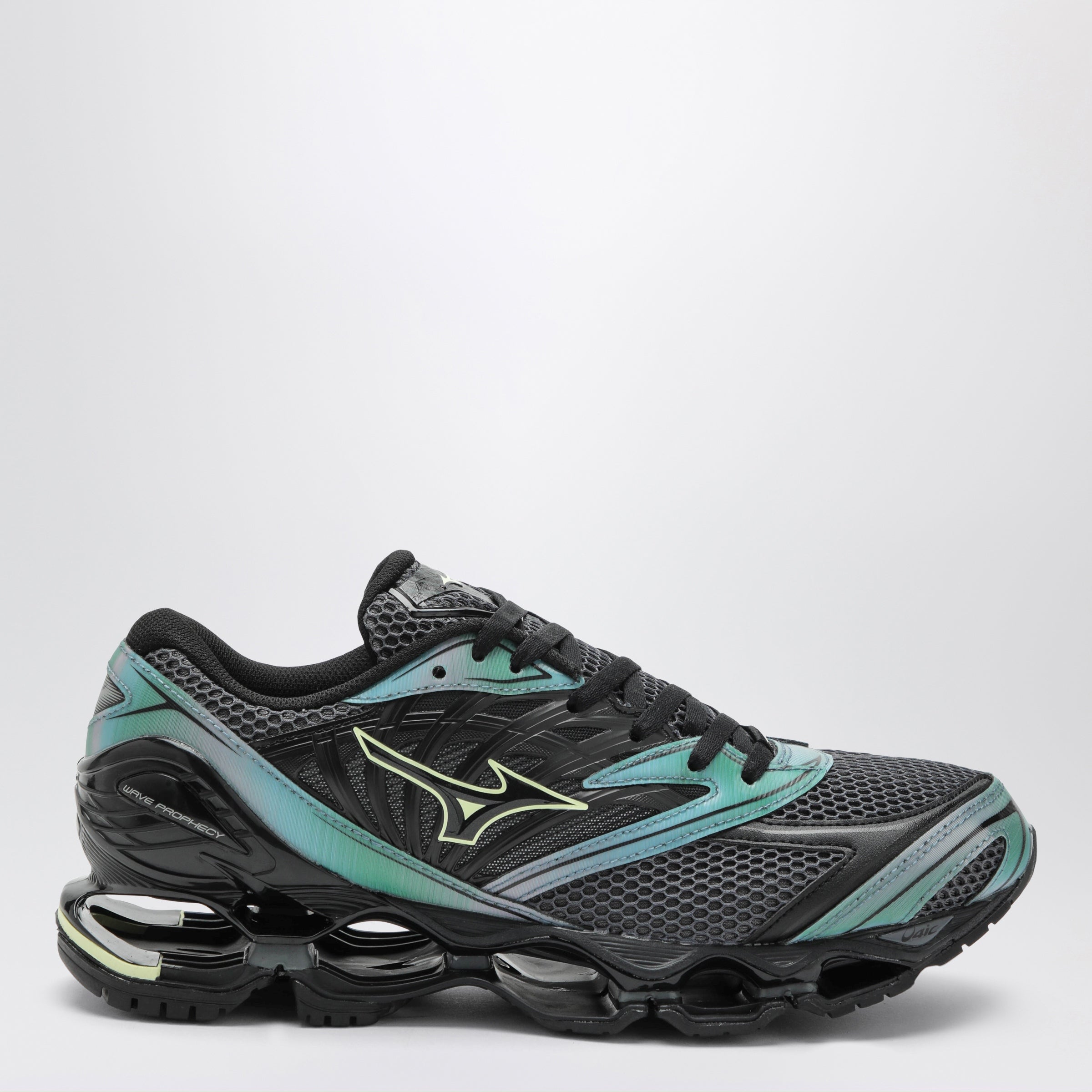 Mizuno Wave Prophecy sneakers in Black Sand / Grossular Green