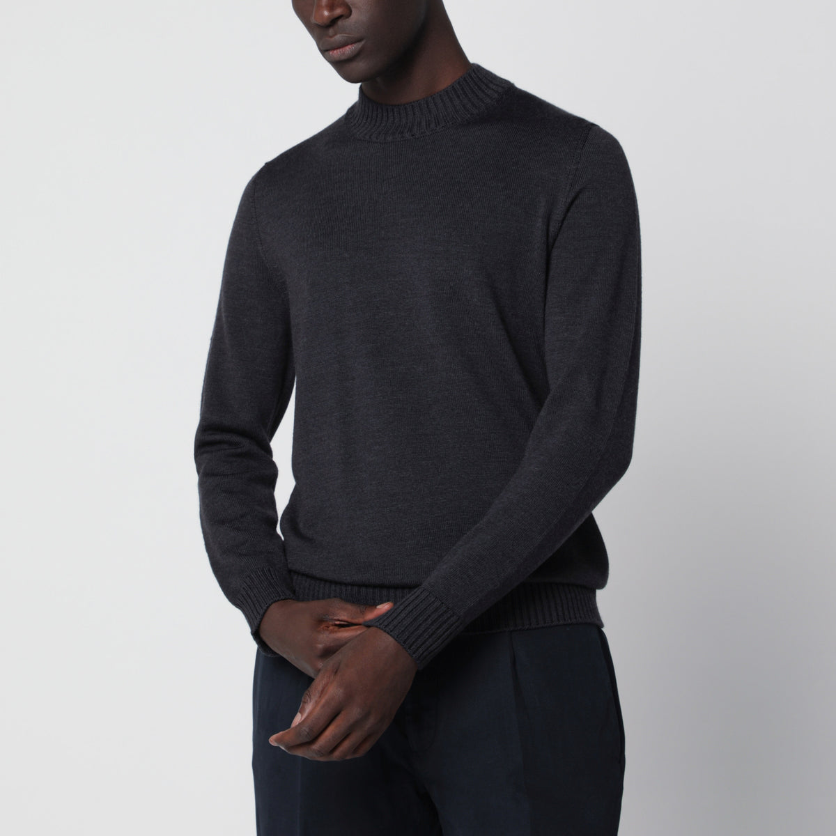 Maglione color carbone in lana