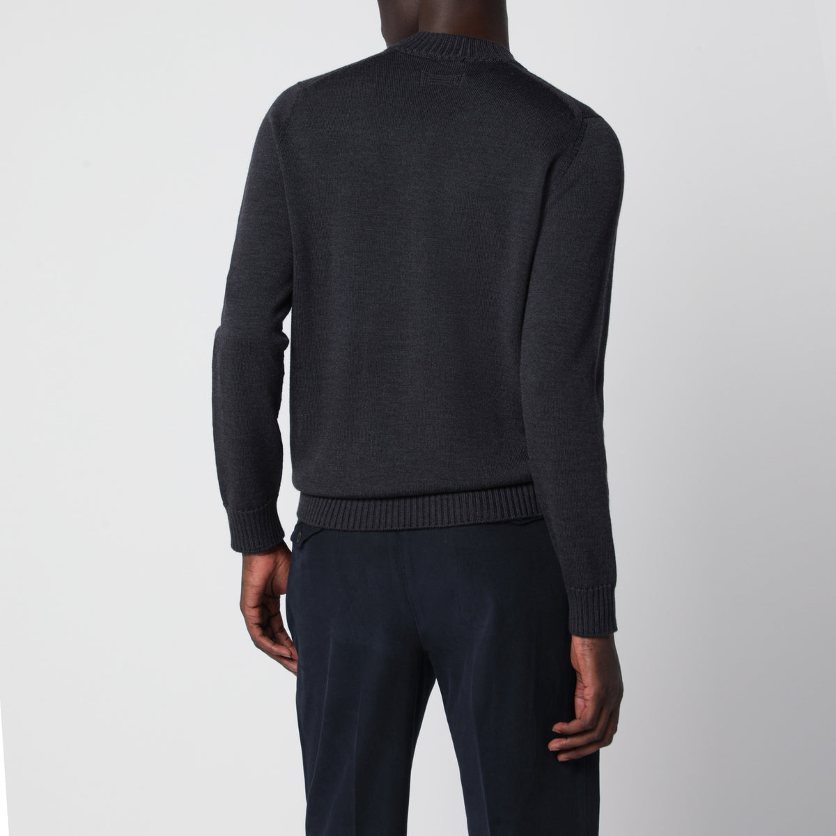 Maglione color carbone in lana