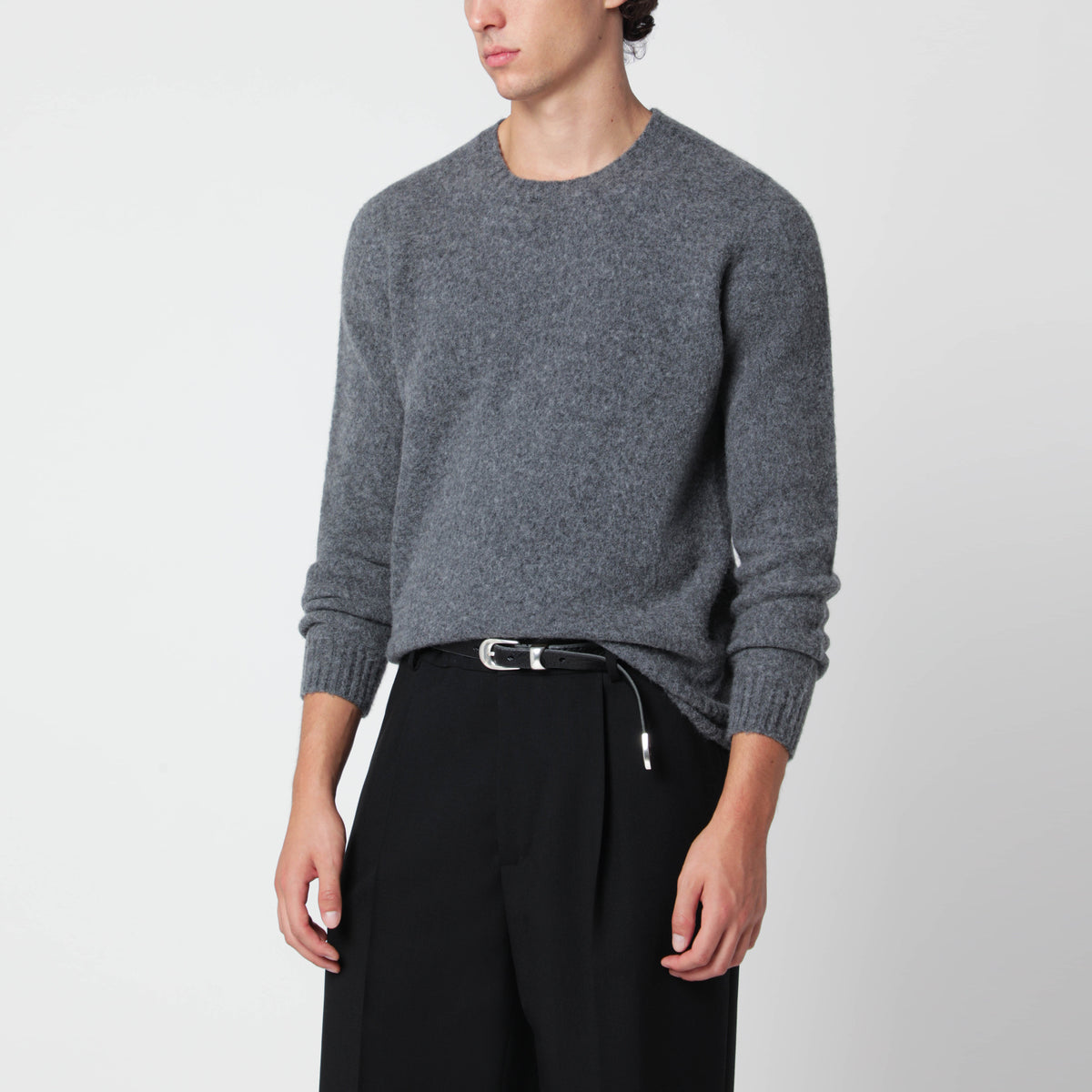 Grauer Pullover aus Lammwolle