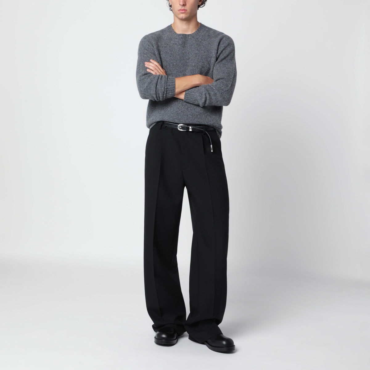 Grauer Pullover aus Lammwolle