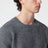 Grauer Pullover aus Lammwolle
