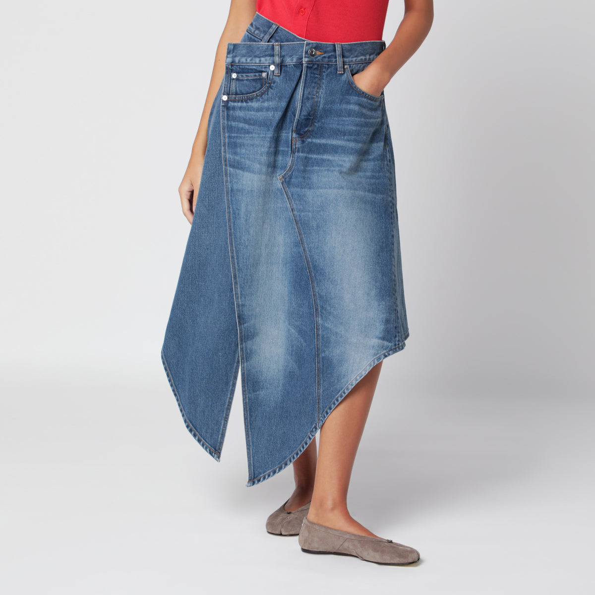 Asymmetric skirt in washed blue denim
