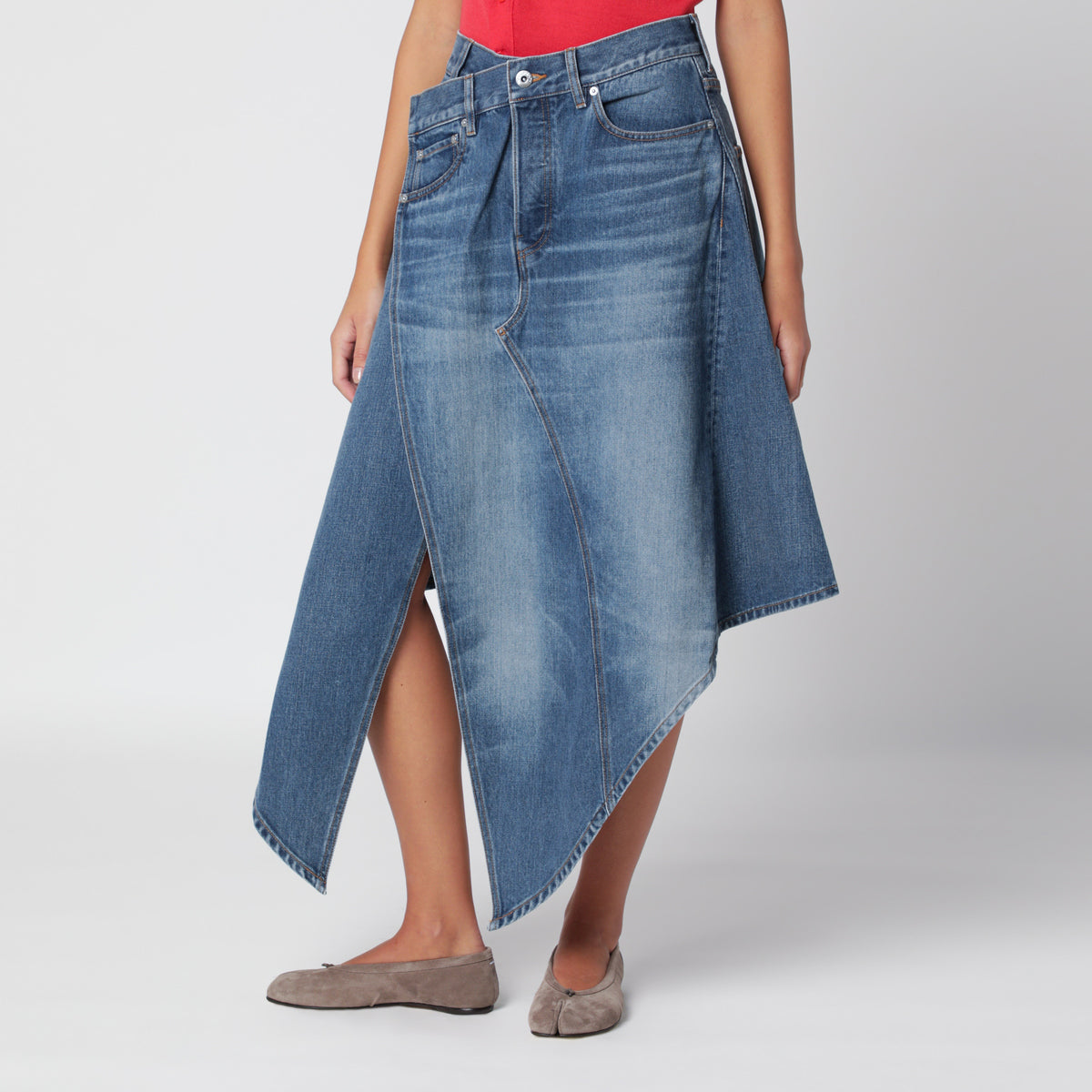 Asymmetric skirt in washed blue denim