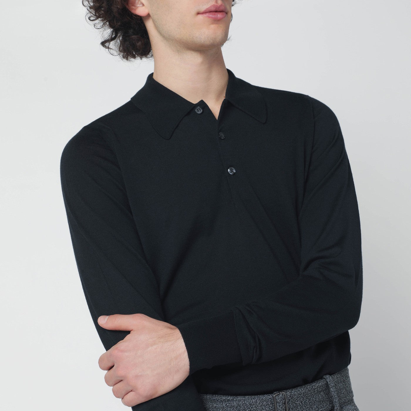 Polo noir en laine