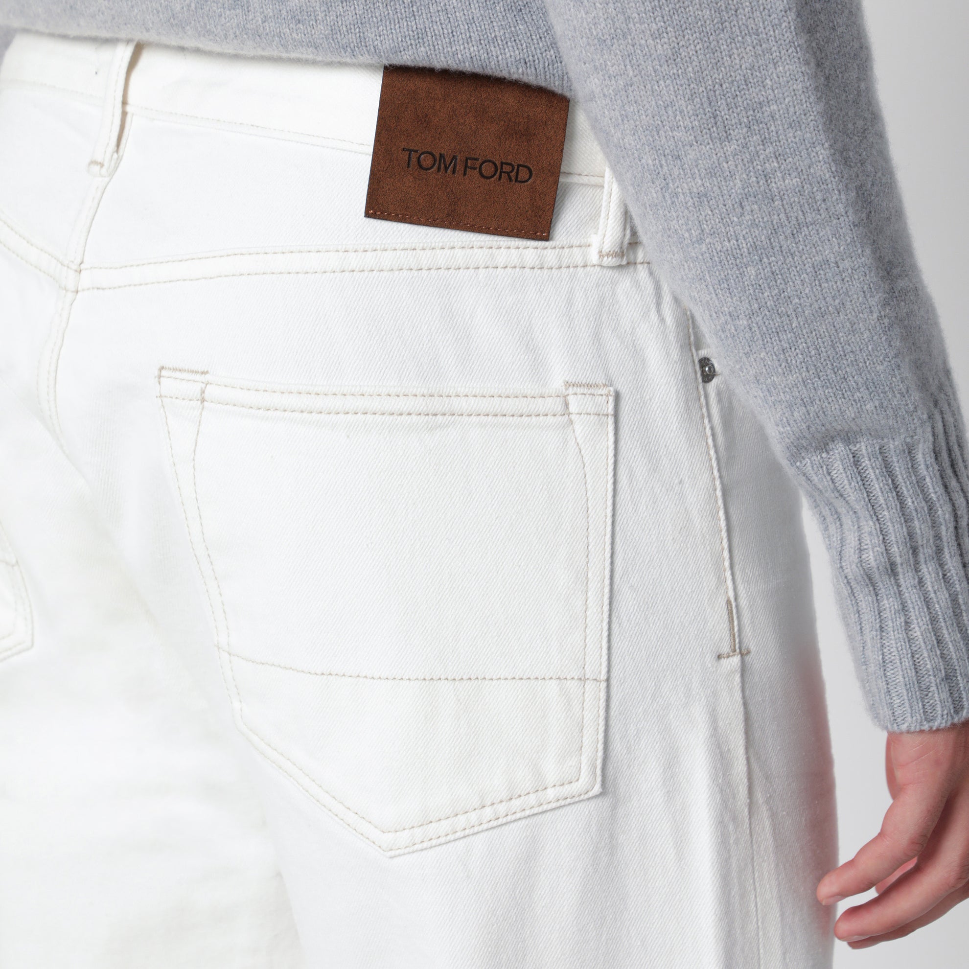 Jeans bianco con dettagli effetto biker