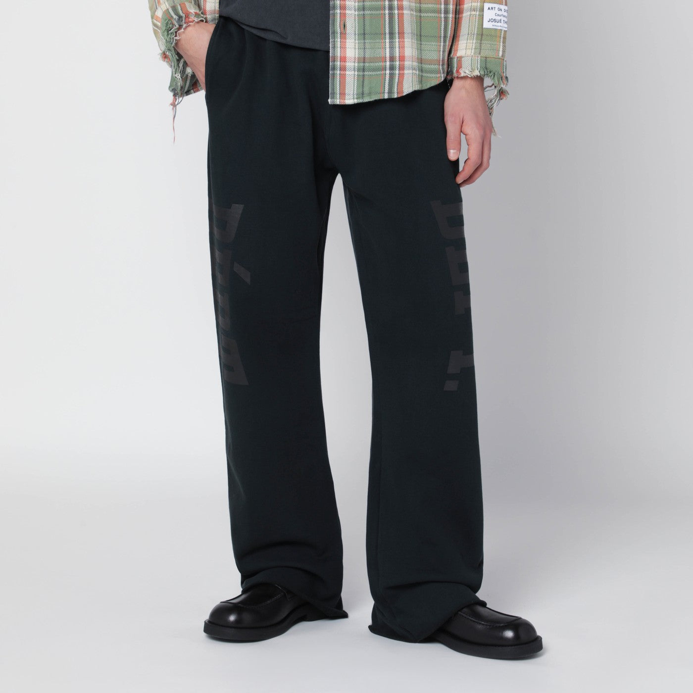 Black wide-leg jogging pants