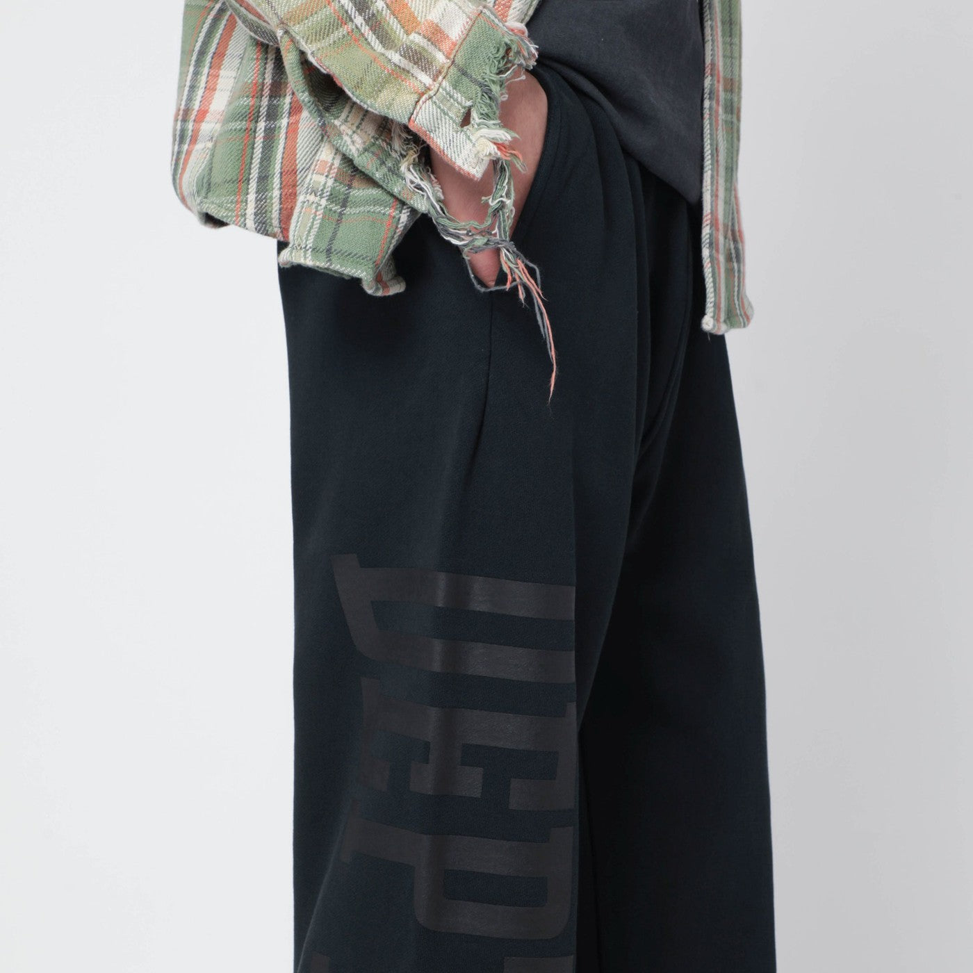 Black wide-leg jogging pants
