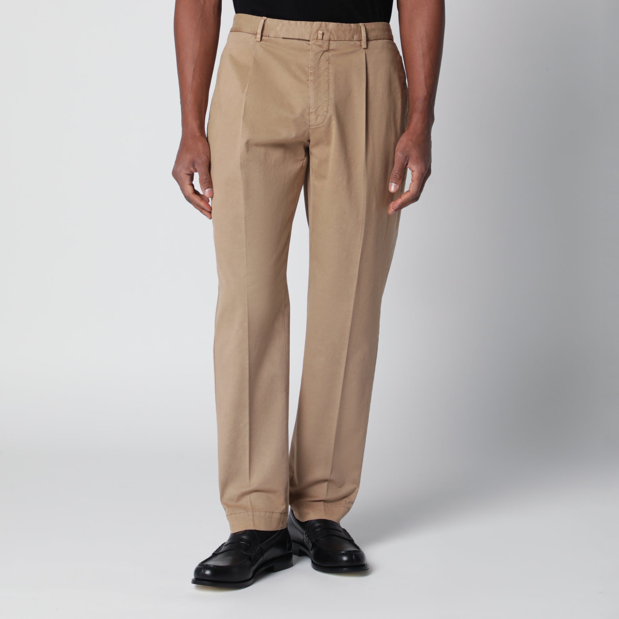 Beige trousers in cotton