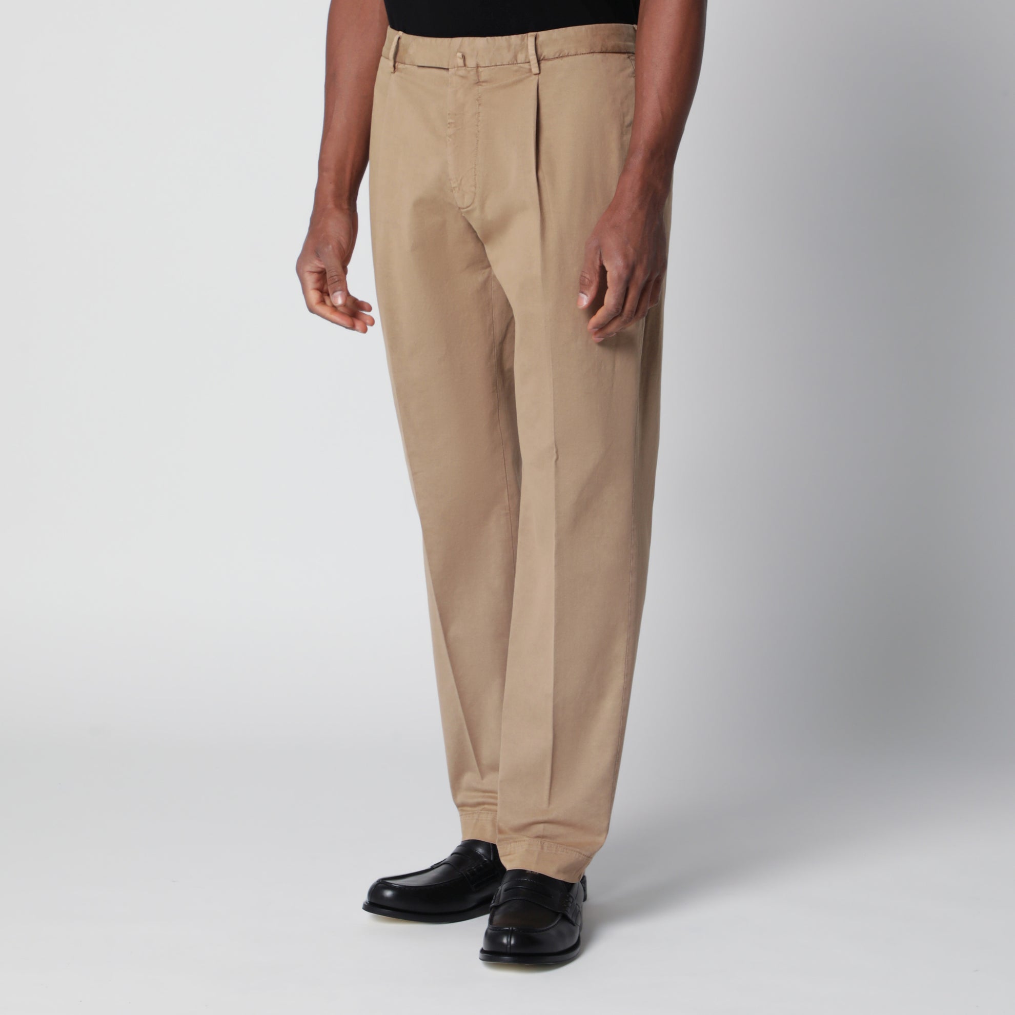 Beige trousers in cotton