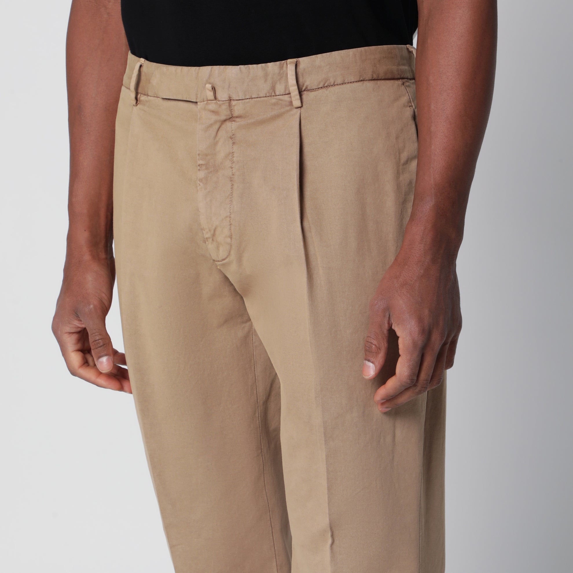 Beige trousers in cotton