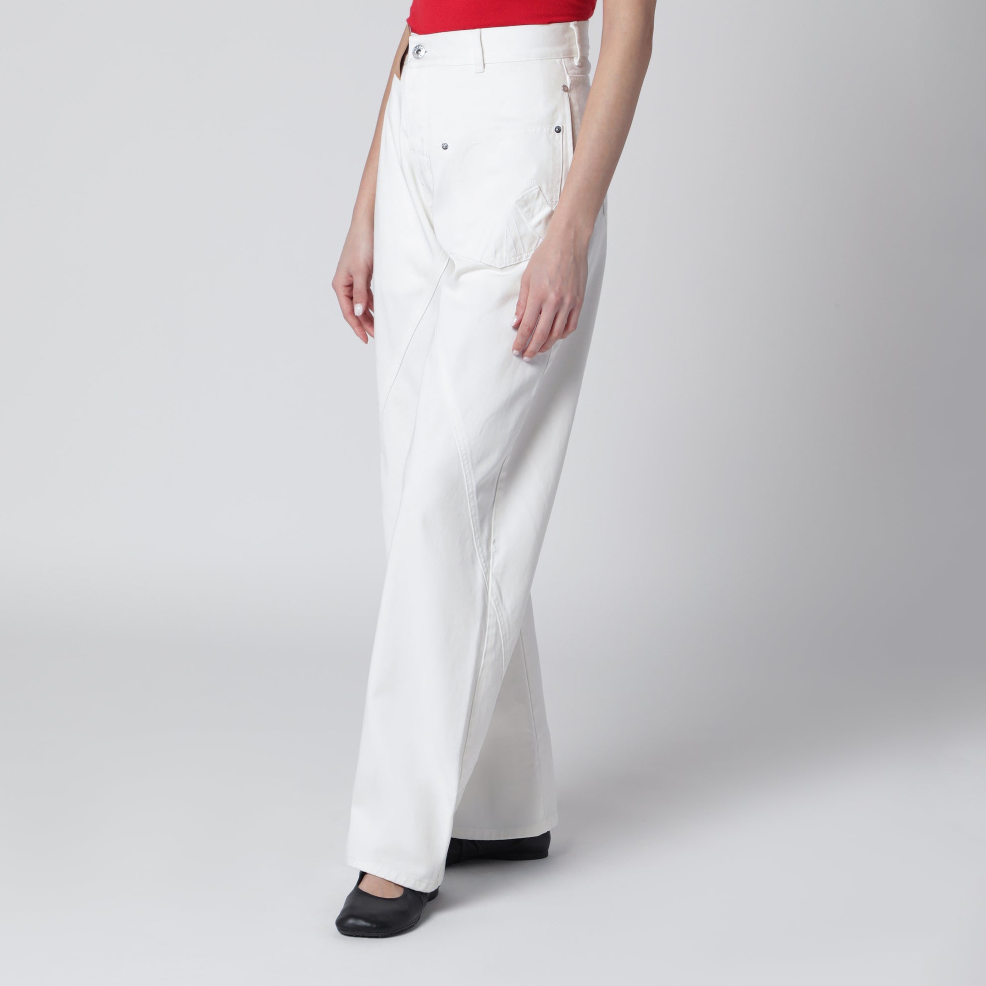 White twisted denim jeans