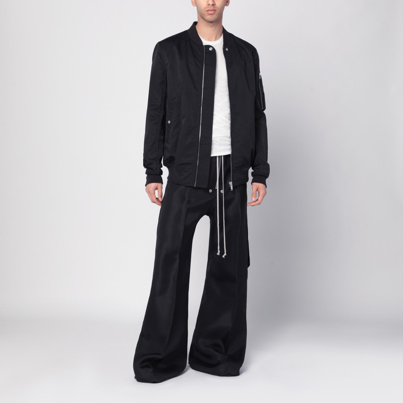 Black bomber with zipper
