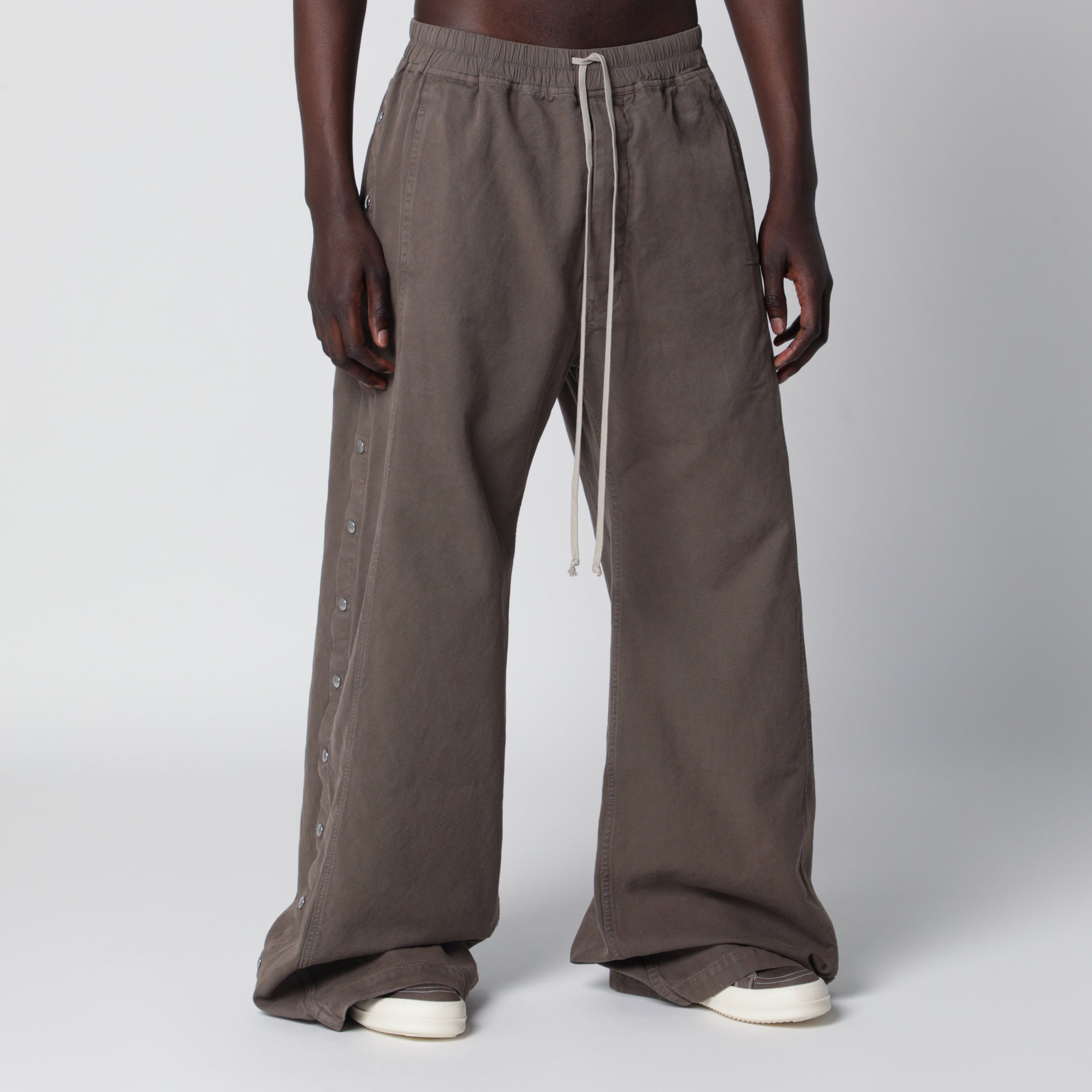 Temple Wide Pusher trousers in mud color
