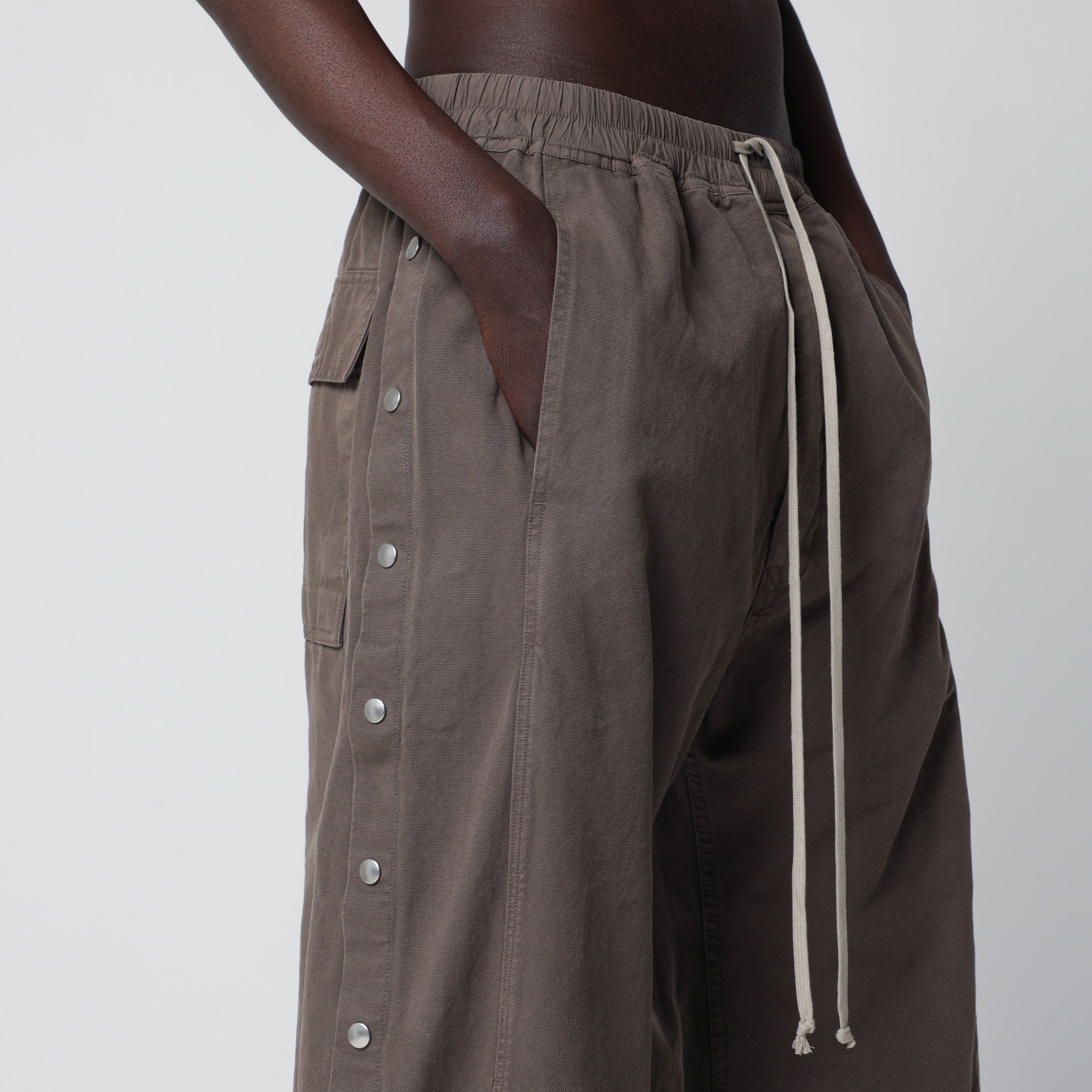 Temple Wide Pusher trousers in mud color