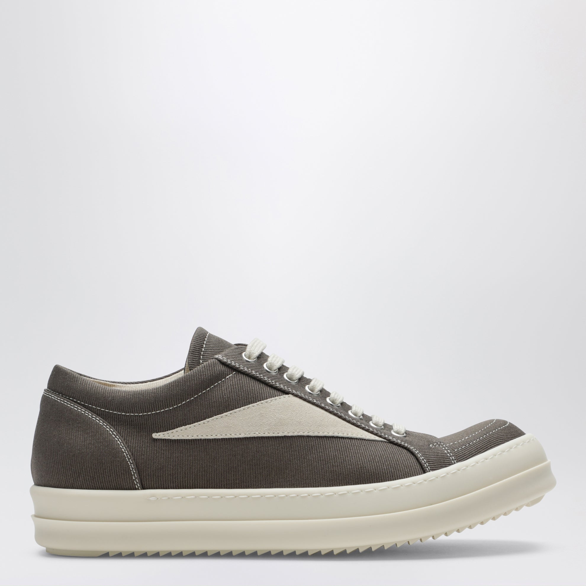 Vintage Sneakers in powder/milk white