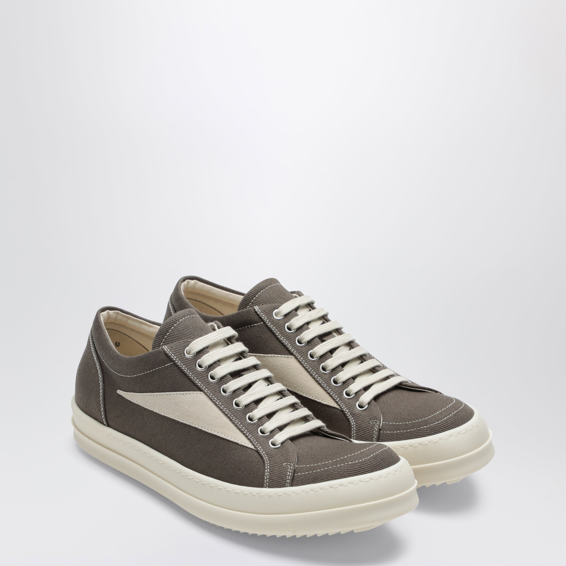 Vintage Sneakers in powder/milk white