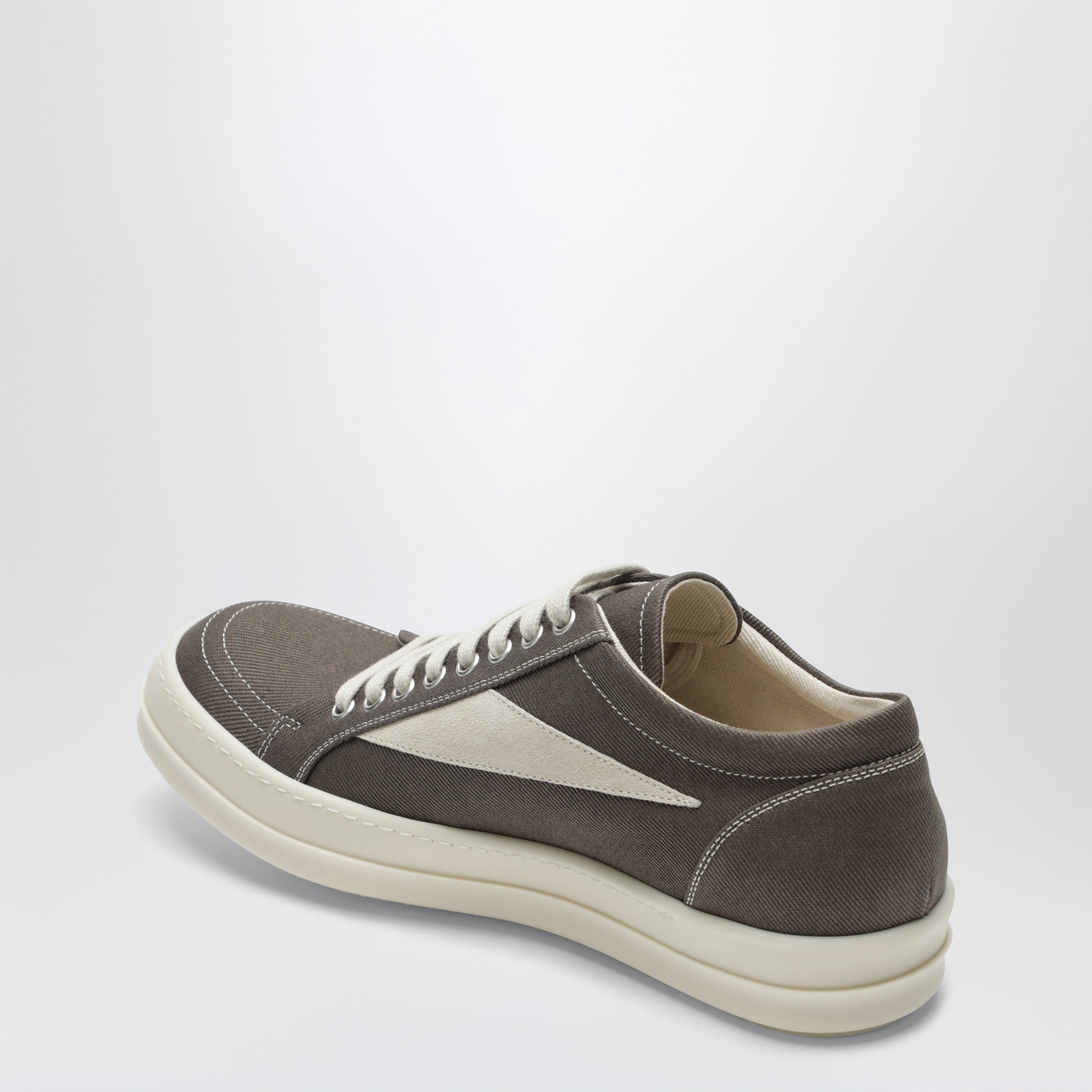 Vintage Sneakers in powder/milk white