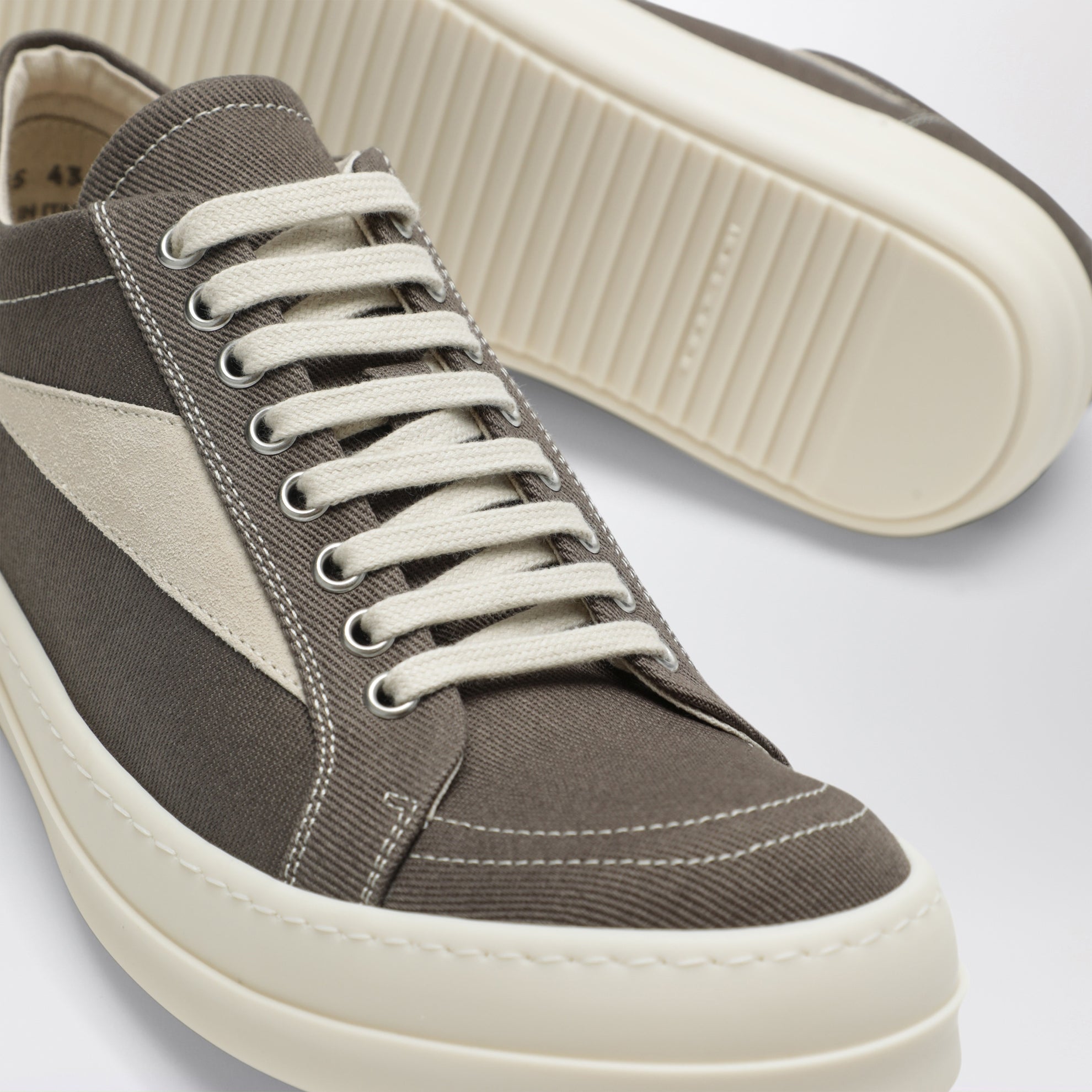 Vintage Sneakers in powder/milk white