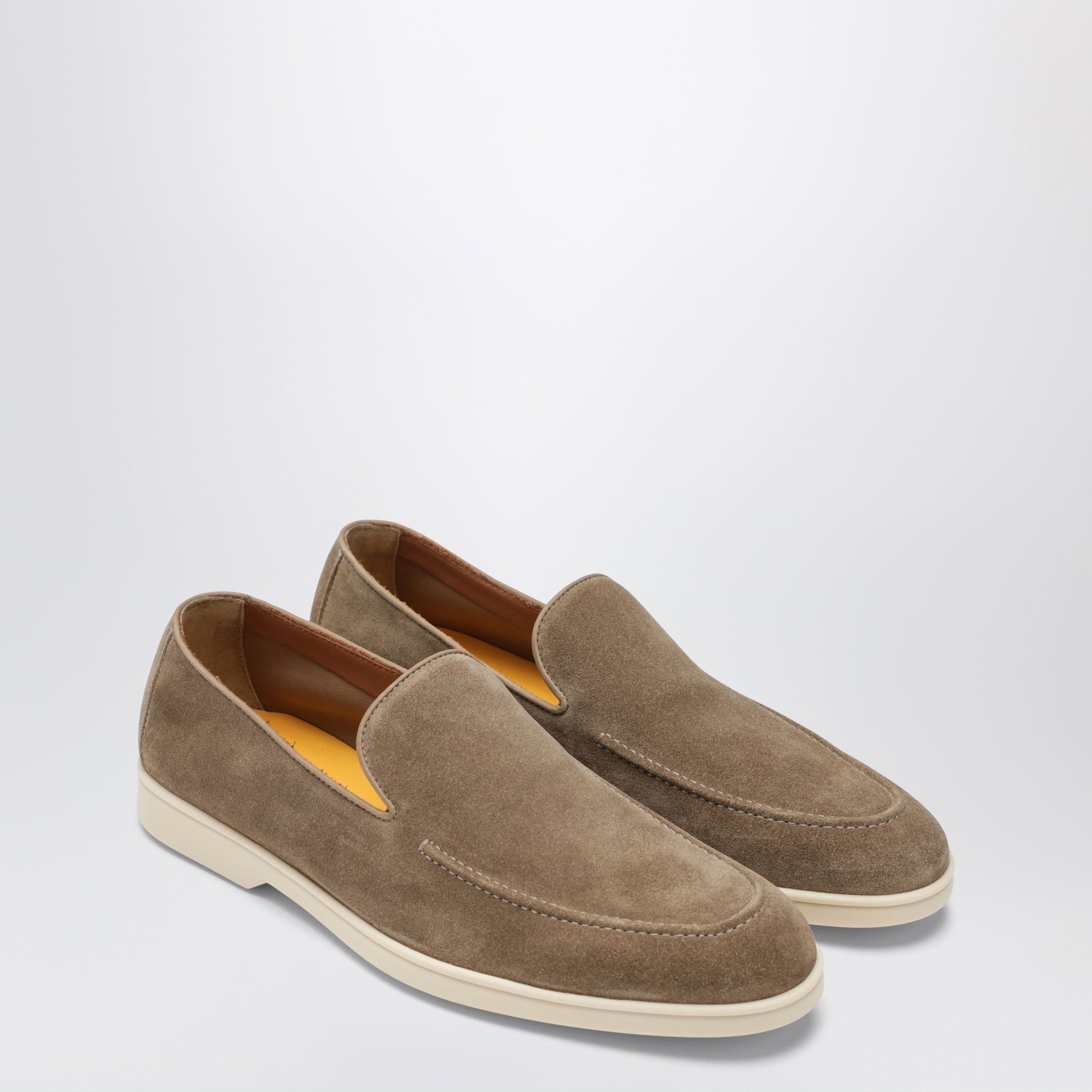 Mocassins beige en cuir suédé