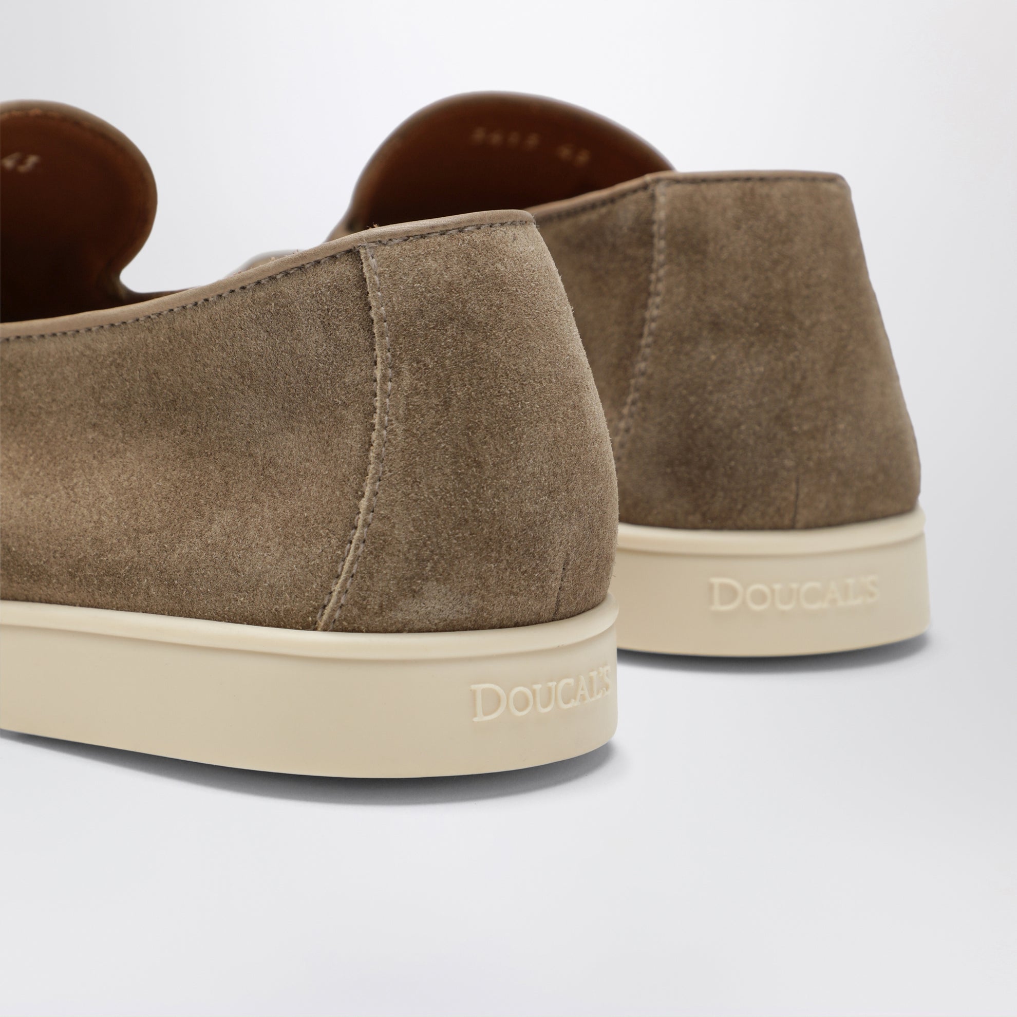 Mocassins beige en cuir suédé