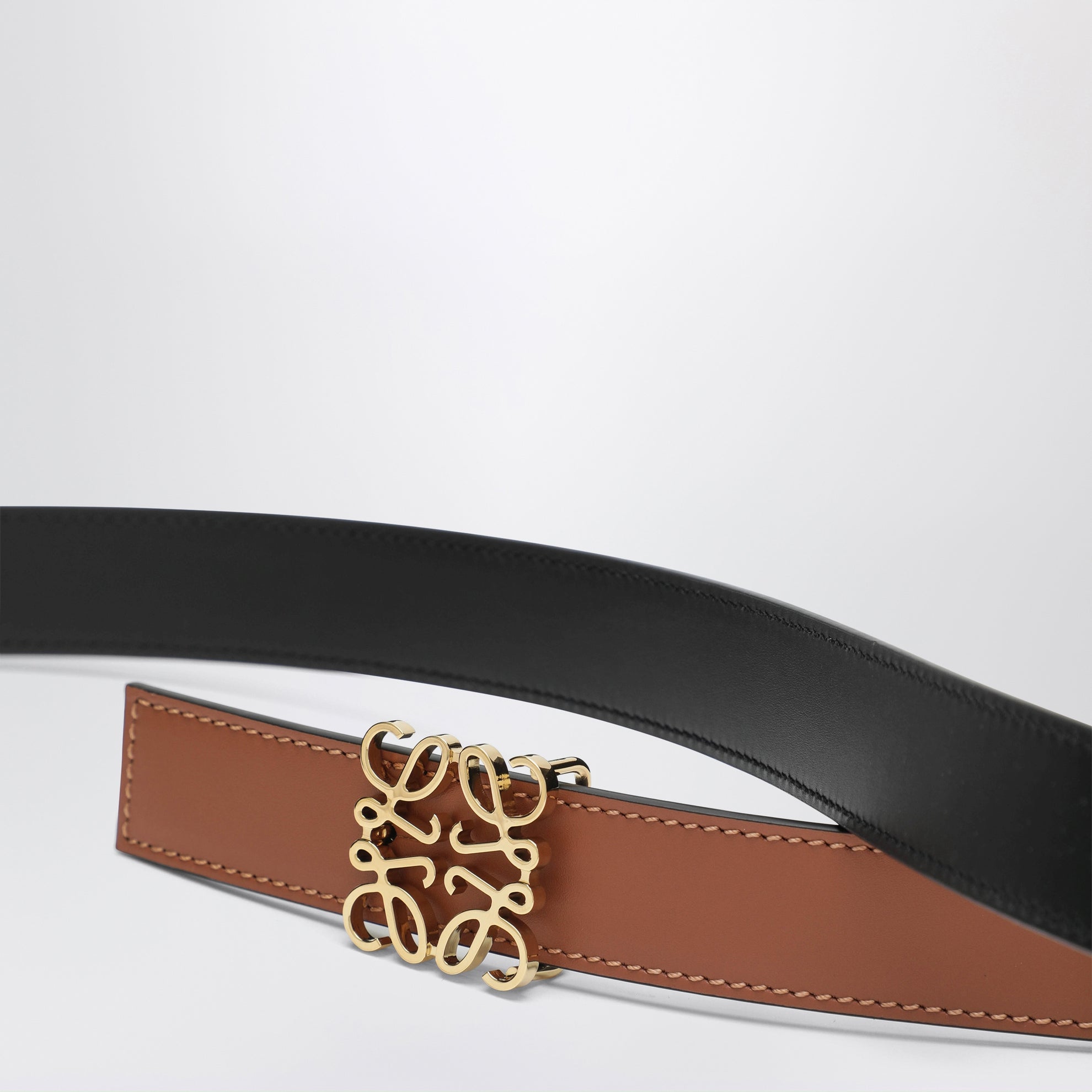 Reversible Anagram belt in smooth calfskin tan/black