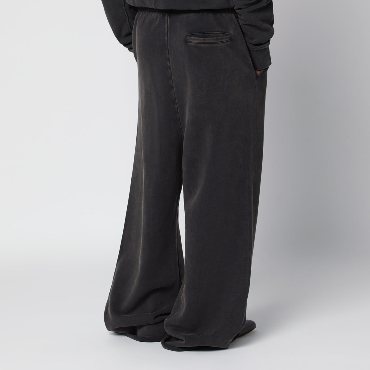 Full Sweatpant Jogginghose in verwaschenem Schwarz