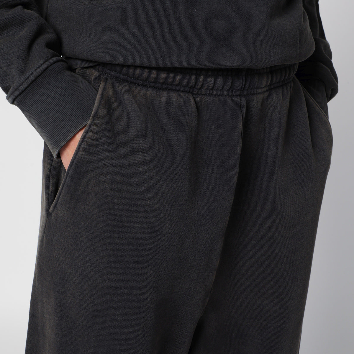 Full Sweatpant Jogginghose in verwaschenem Schwarz
